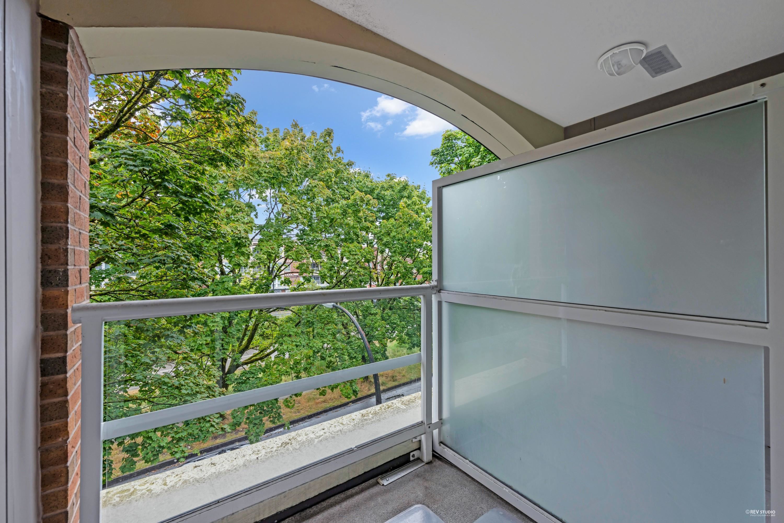 304 5790 EAST BOULEVARD Unit: 304