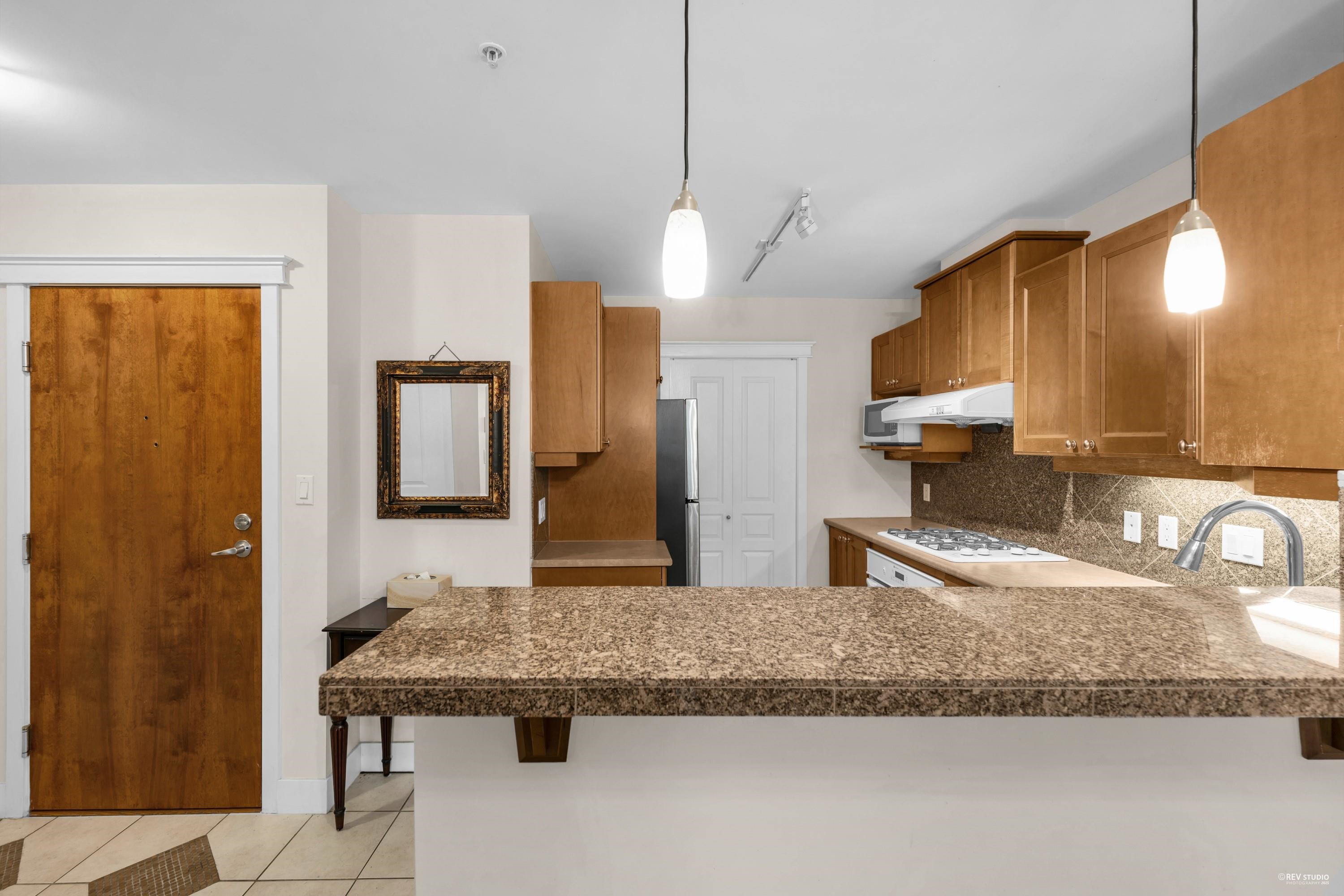 304 5790 EAST BOULEVARD Unit: 304