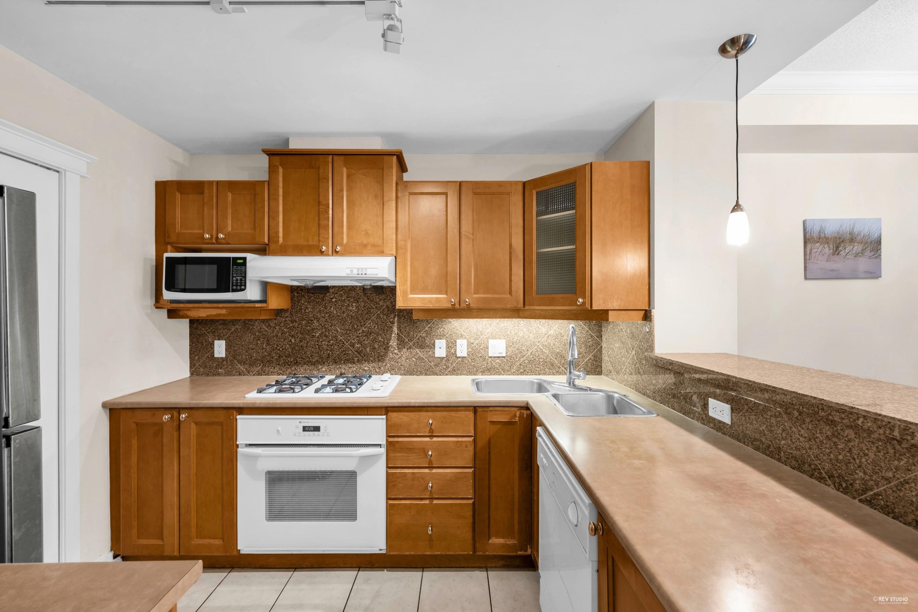 304 5790 EAST BOULEVARD Unit: 304