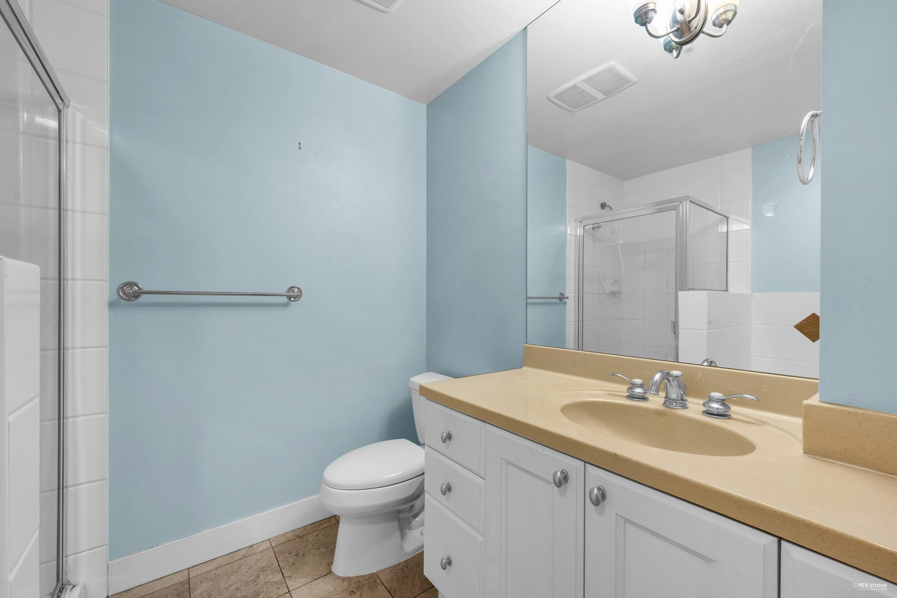 304 5790 EAST BOULEVARD Unit: 304