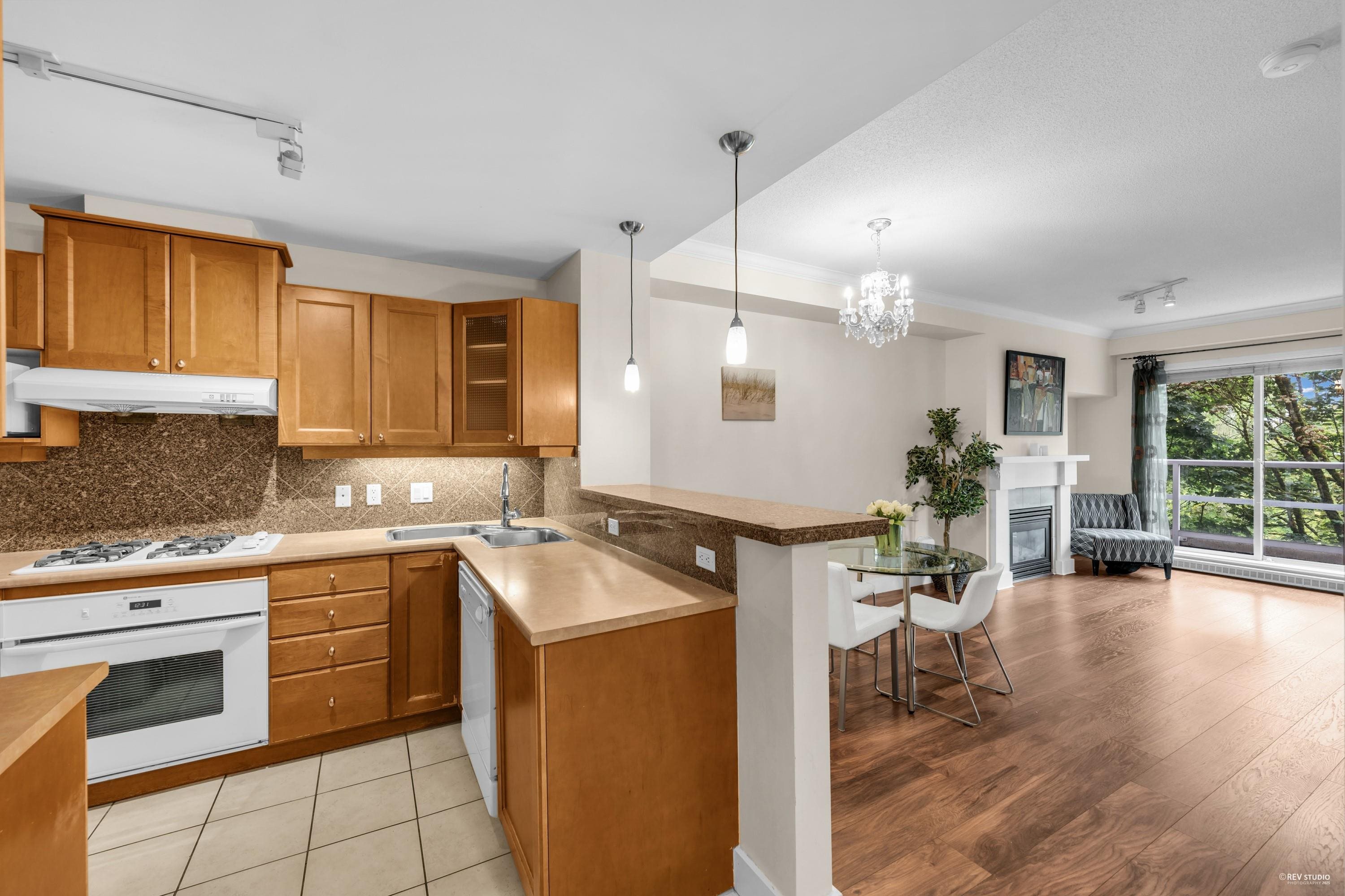 304 5790 EAST BOULEVARD Unit: 304