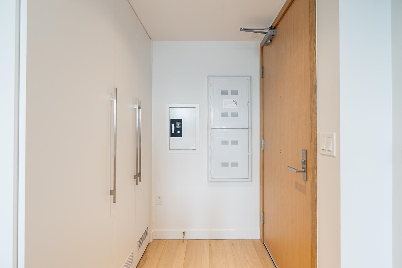2102 1289 HORNBY STREET Unit: 2102