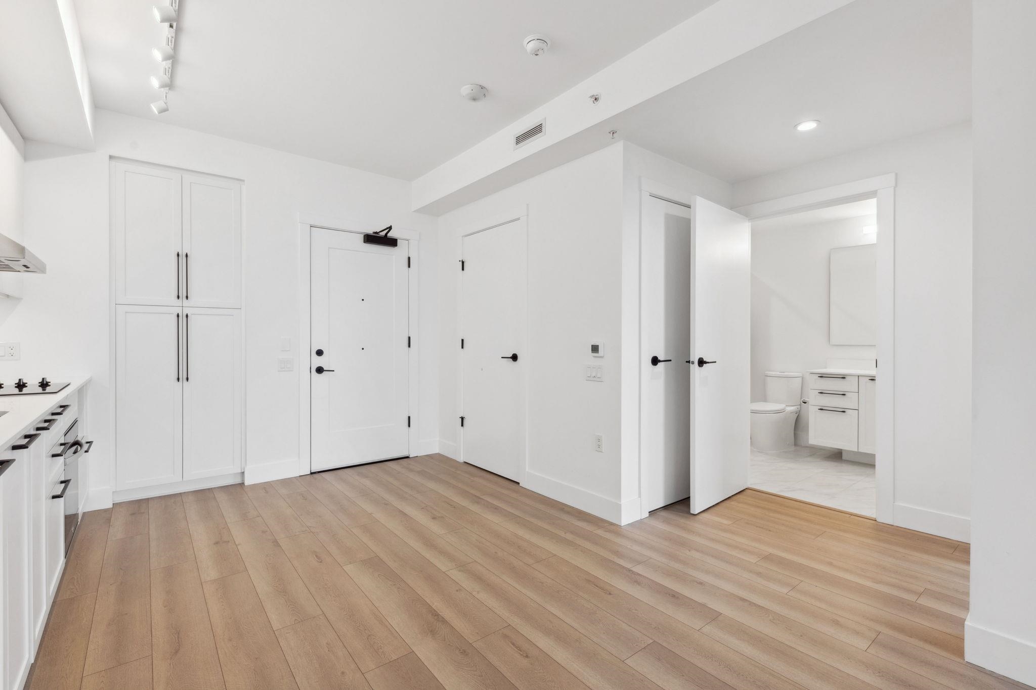 905 8750 UNIVERSITY CRESCENT Unit: 905