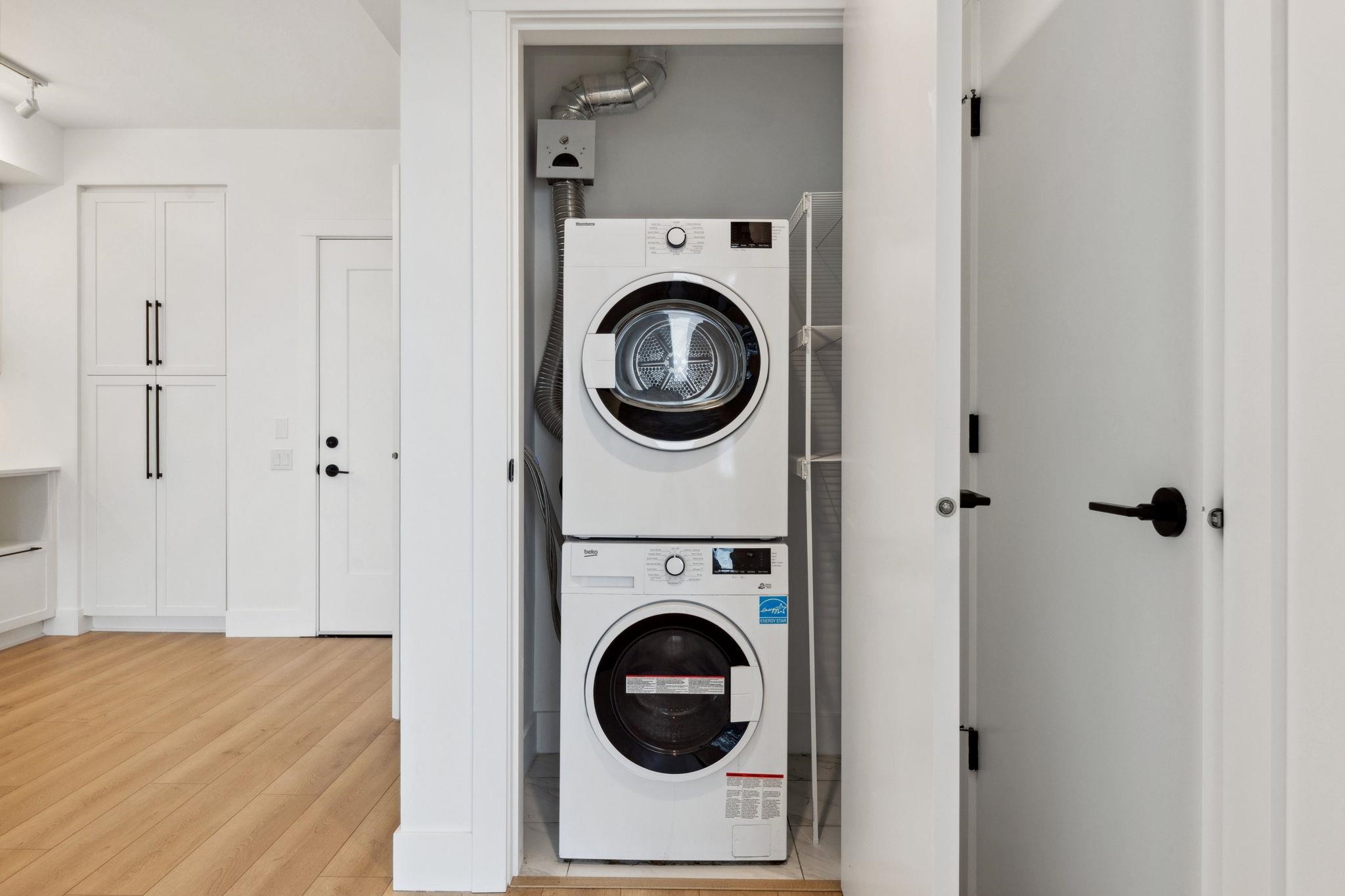 905 8750 UNIVERSITY CRESCENT Unit: 905