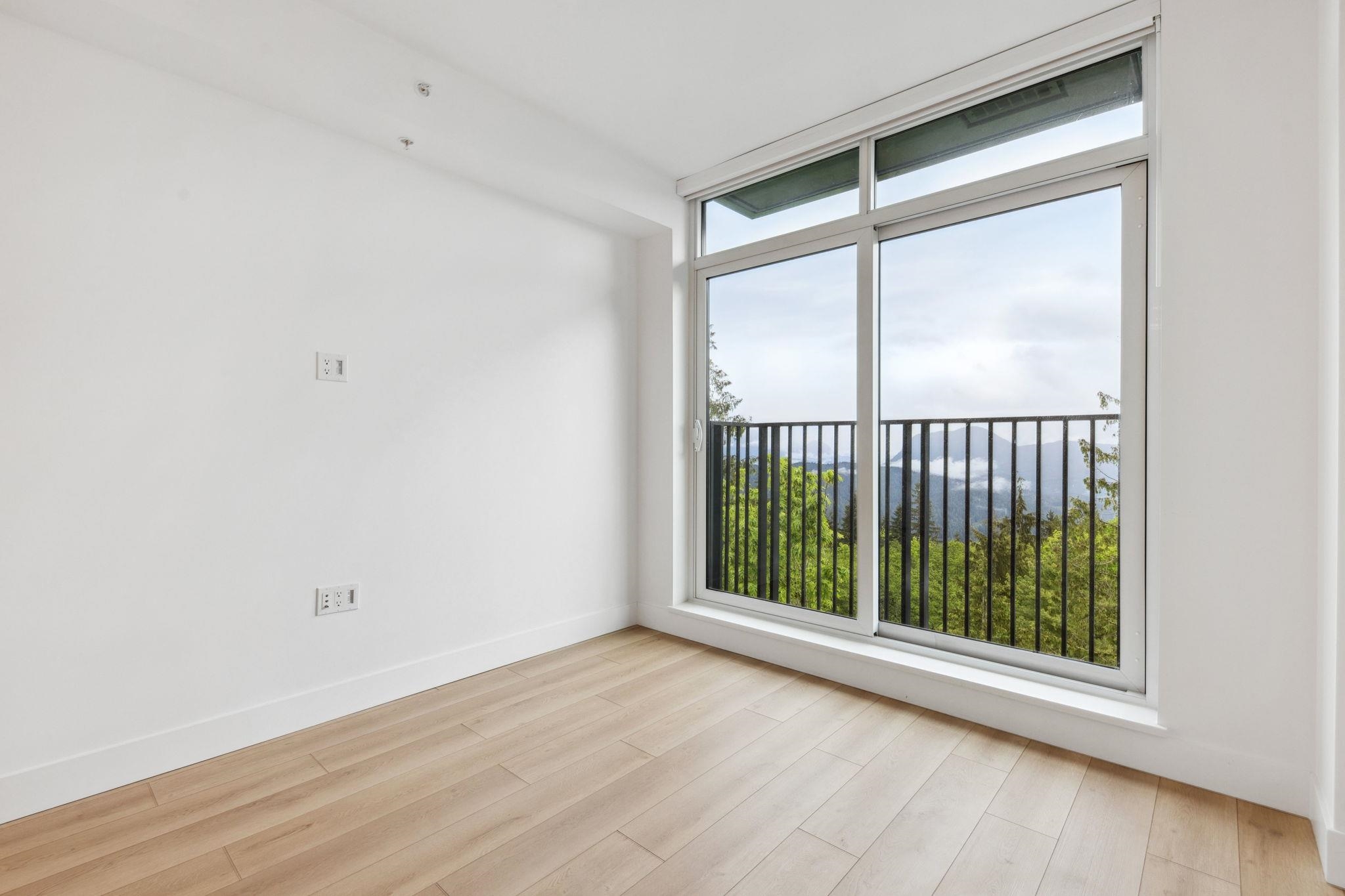 905 8750 UNIVERSITY CRESCENT Unit: 905