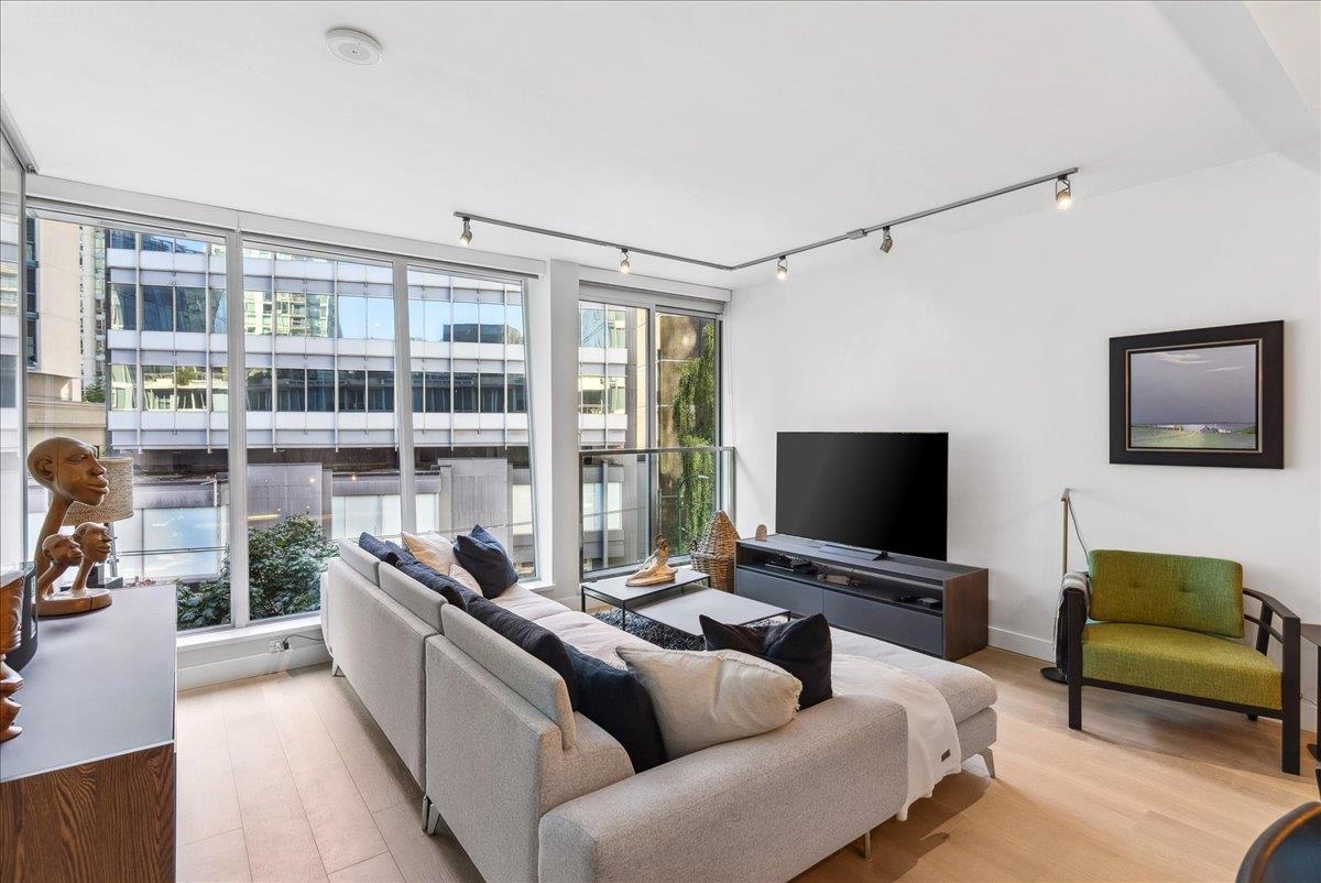 402 1477 W PENDER STREET Unit: 402