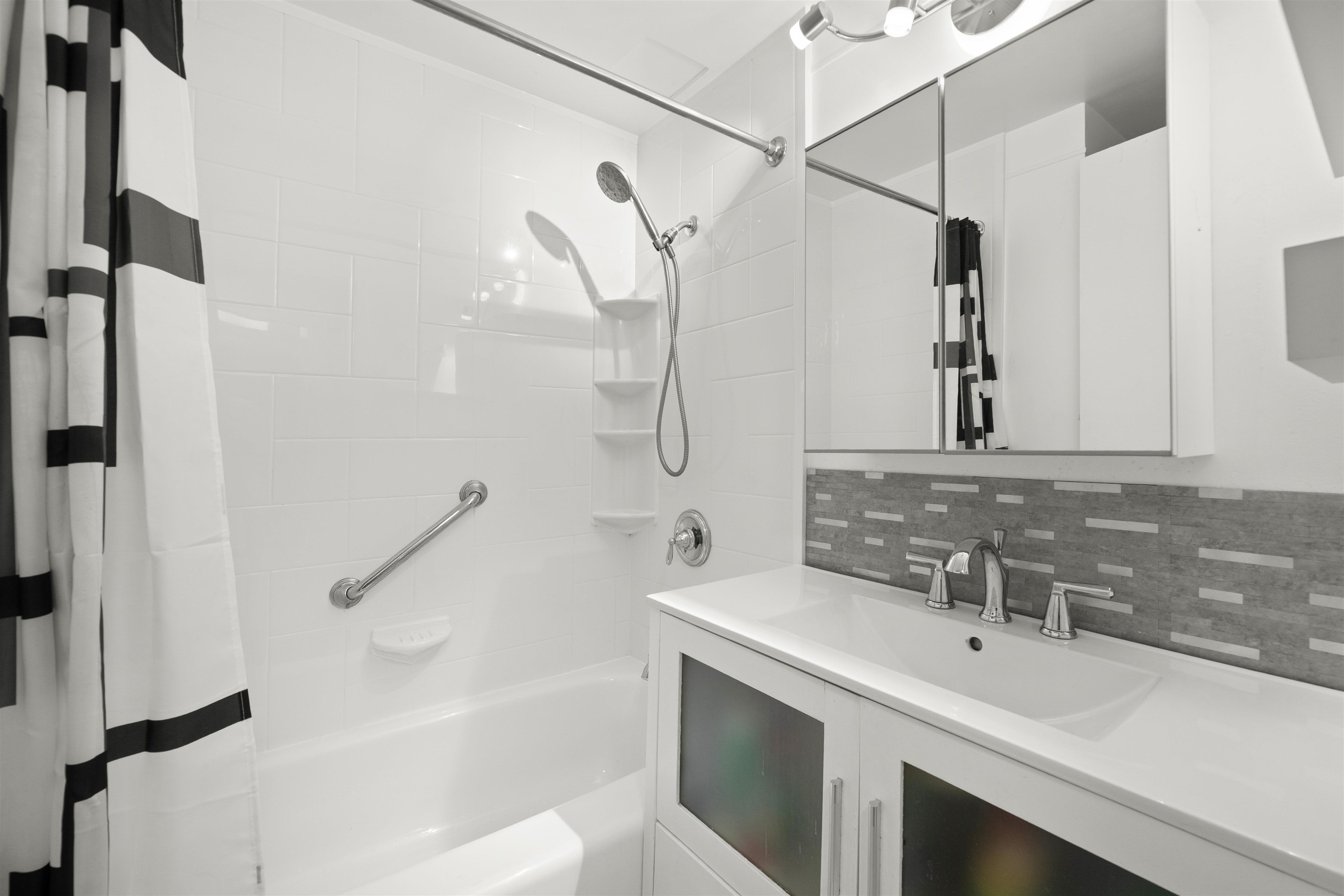 102 708 EIGHTH AVENUE Unit: 102