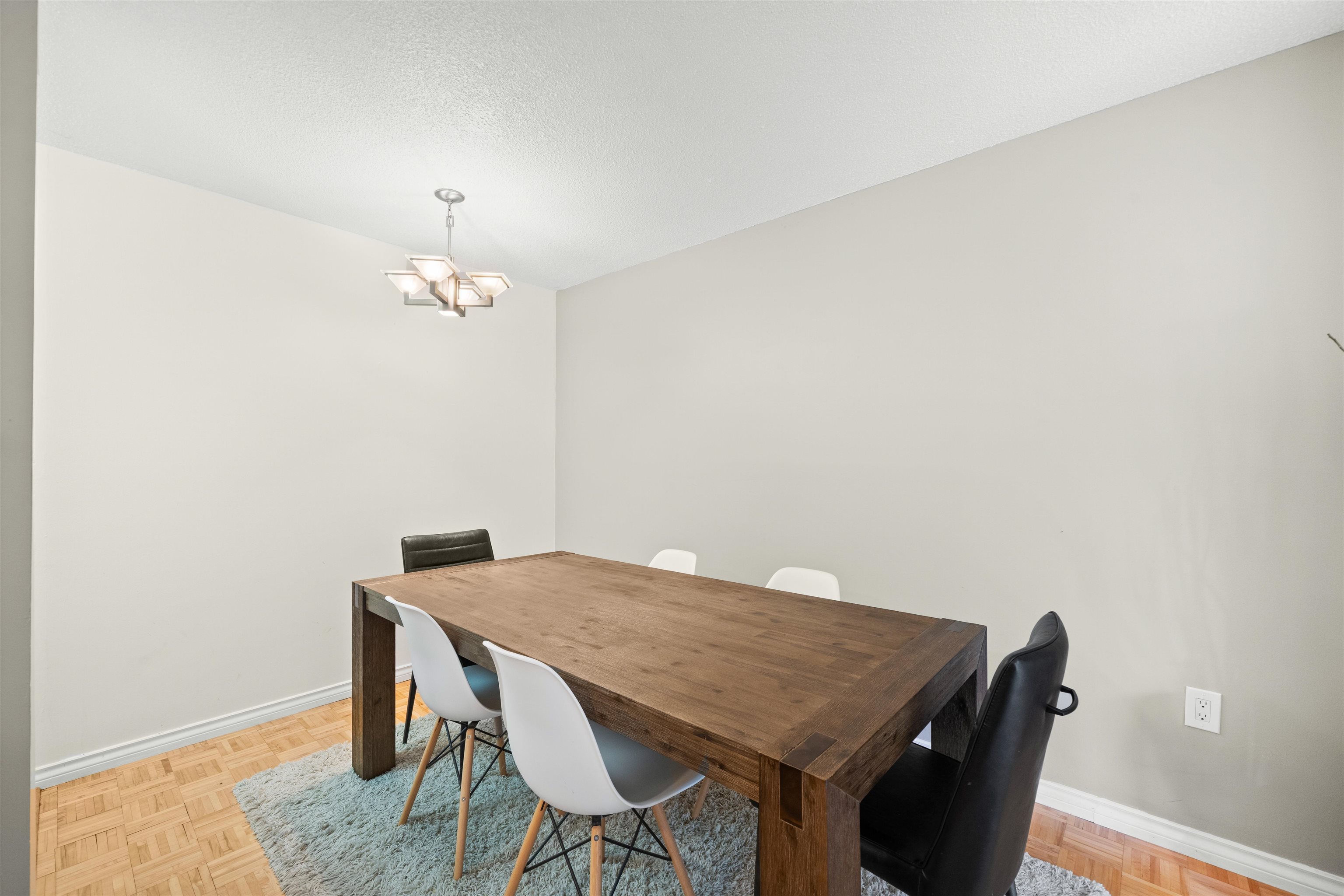 102 708 EIGHTH AVENUE Unit: 102