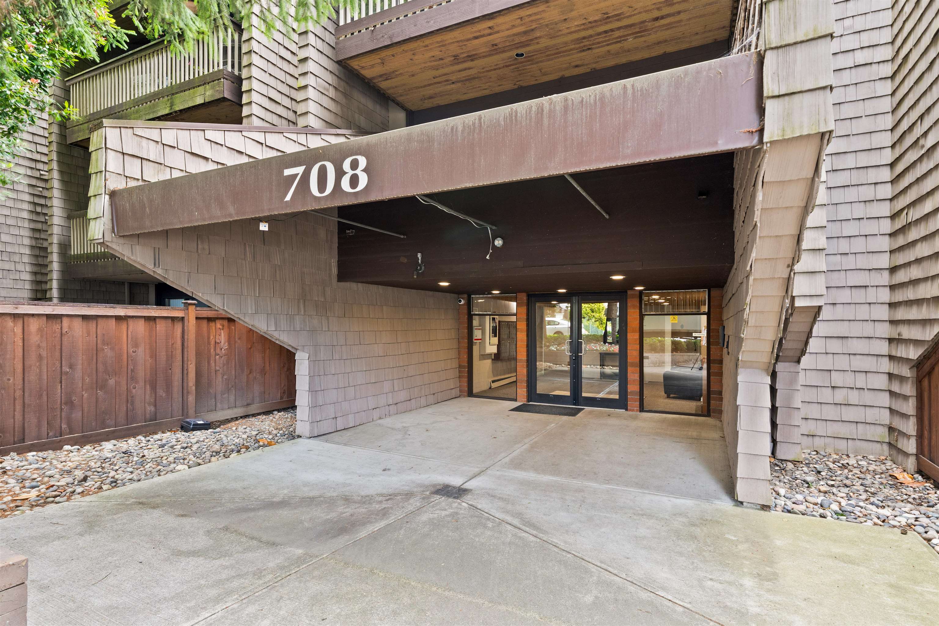 102 708 EIGHTH AVENUE Unit: 102