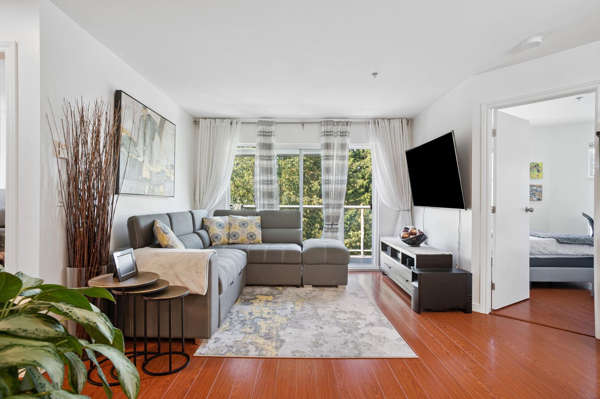 402 2983 CAMBRIDGE STREET Unit: 402