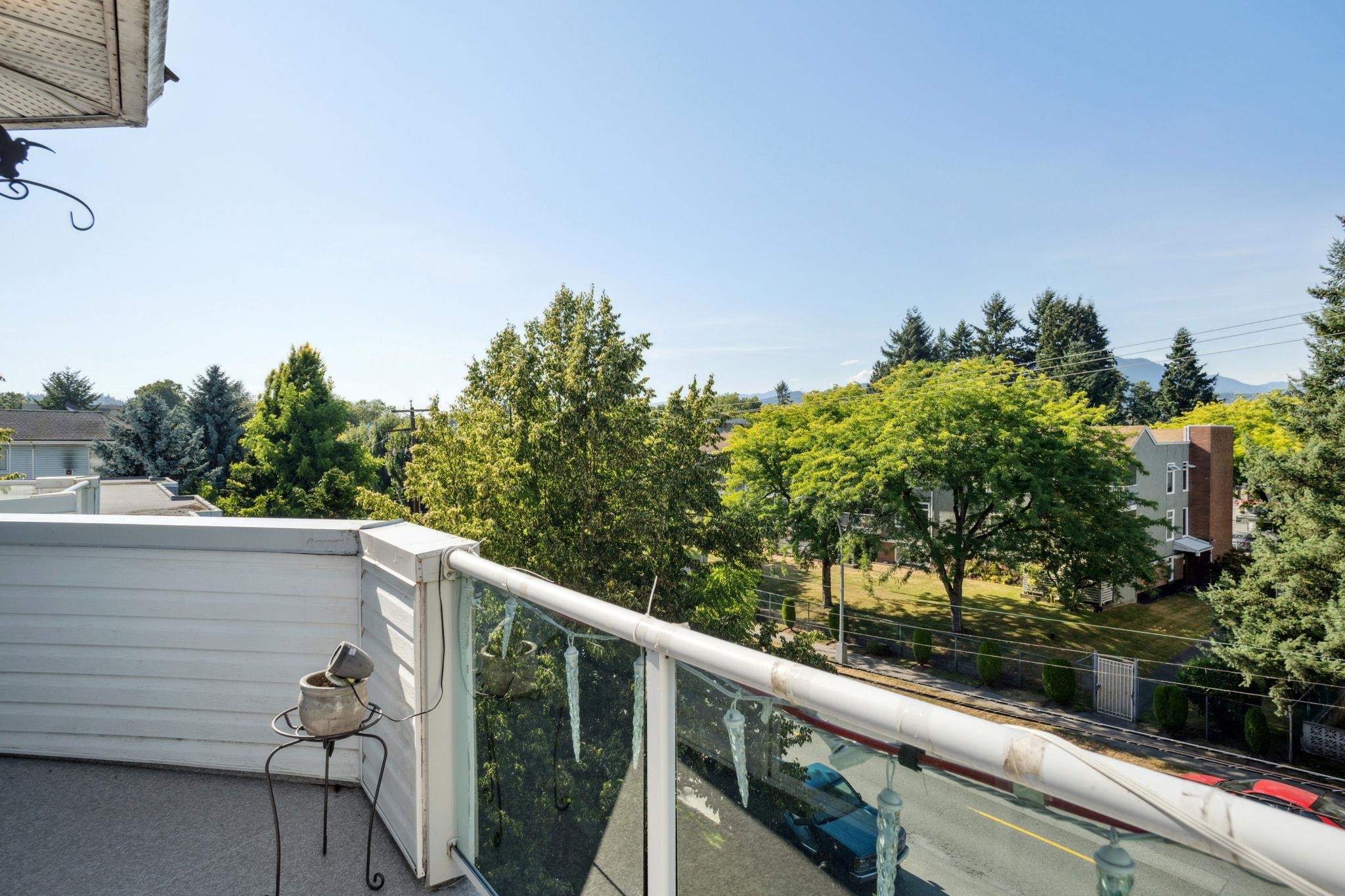 402 2983 CAMBRIDGE STREET Unit: 402
