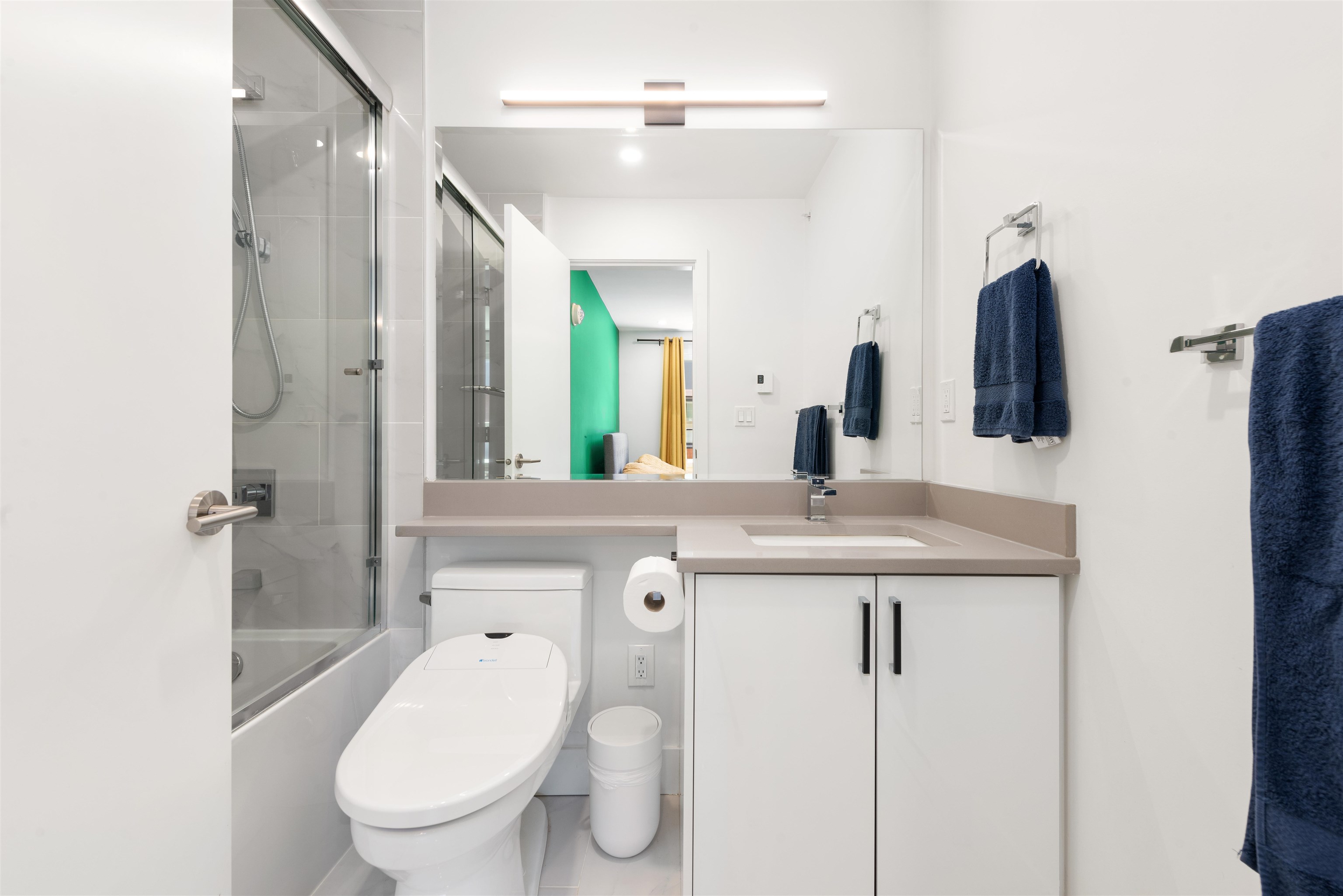 215 37808 THIRD AVENUE Unit: 215