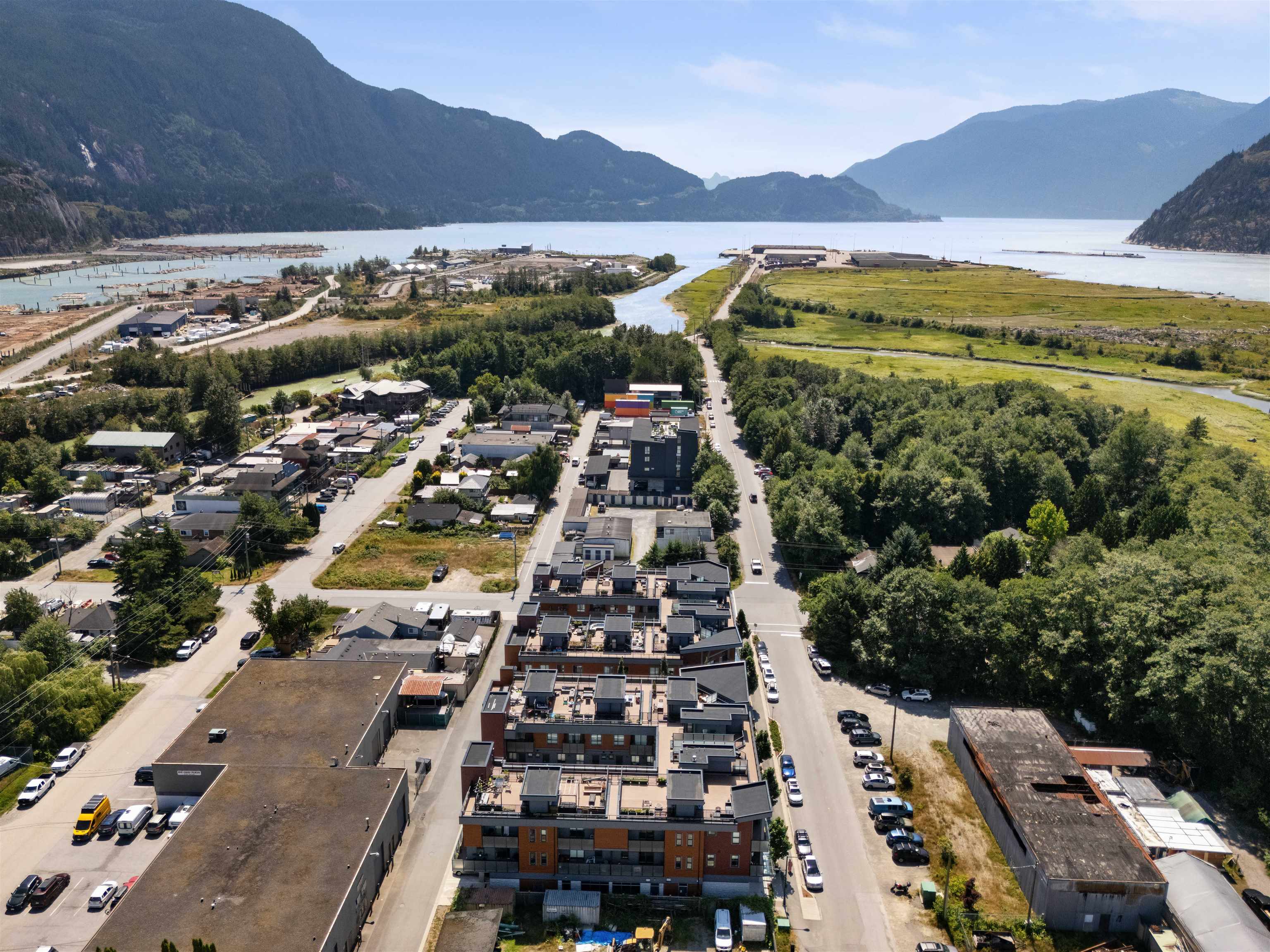 215 37808 THIRD AVENUE Unit: 215