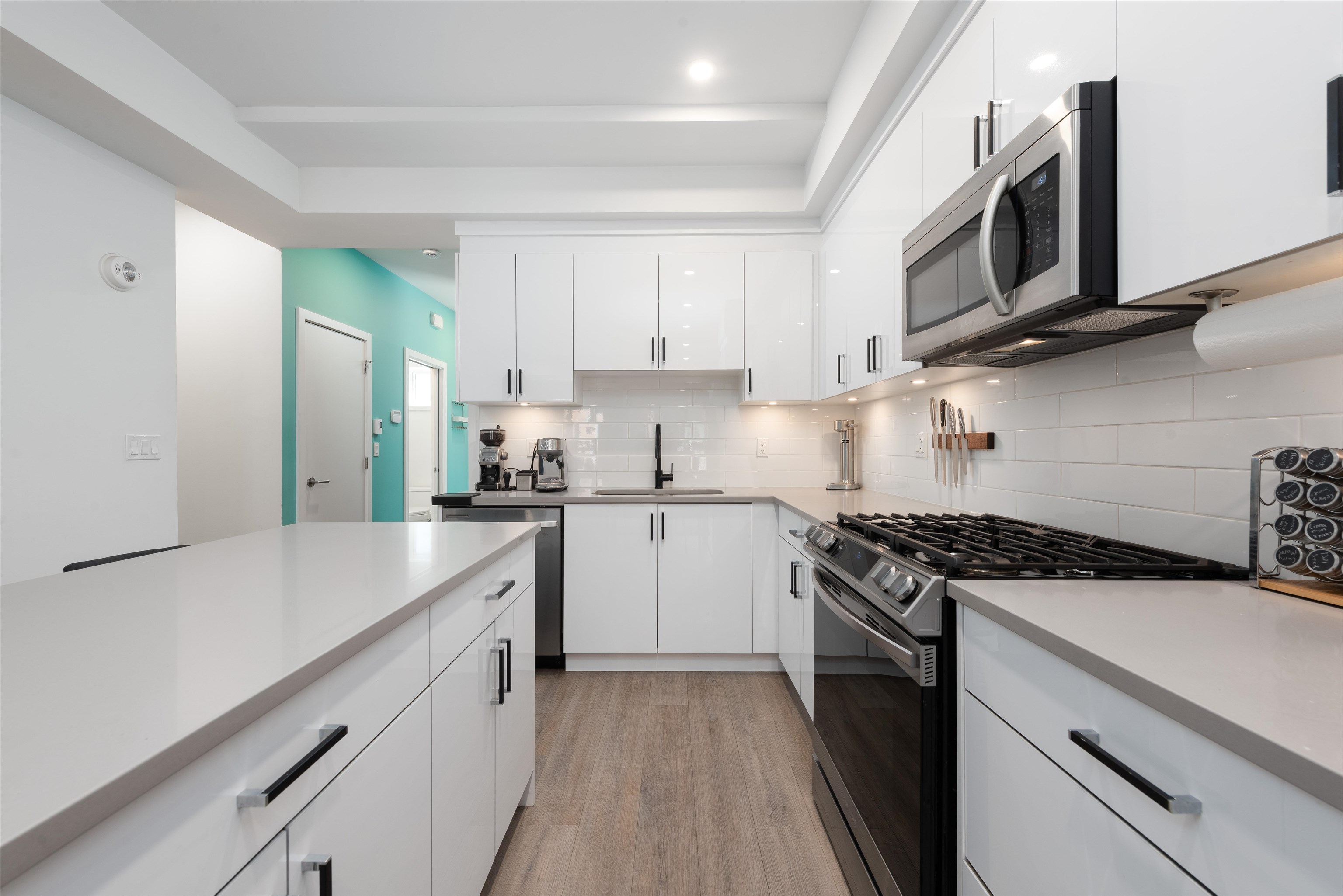 215 37808 THIRD AVENUE Unit: 215