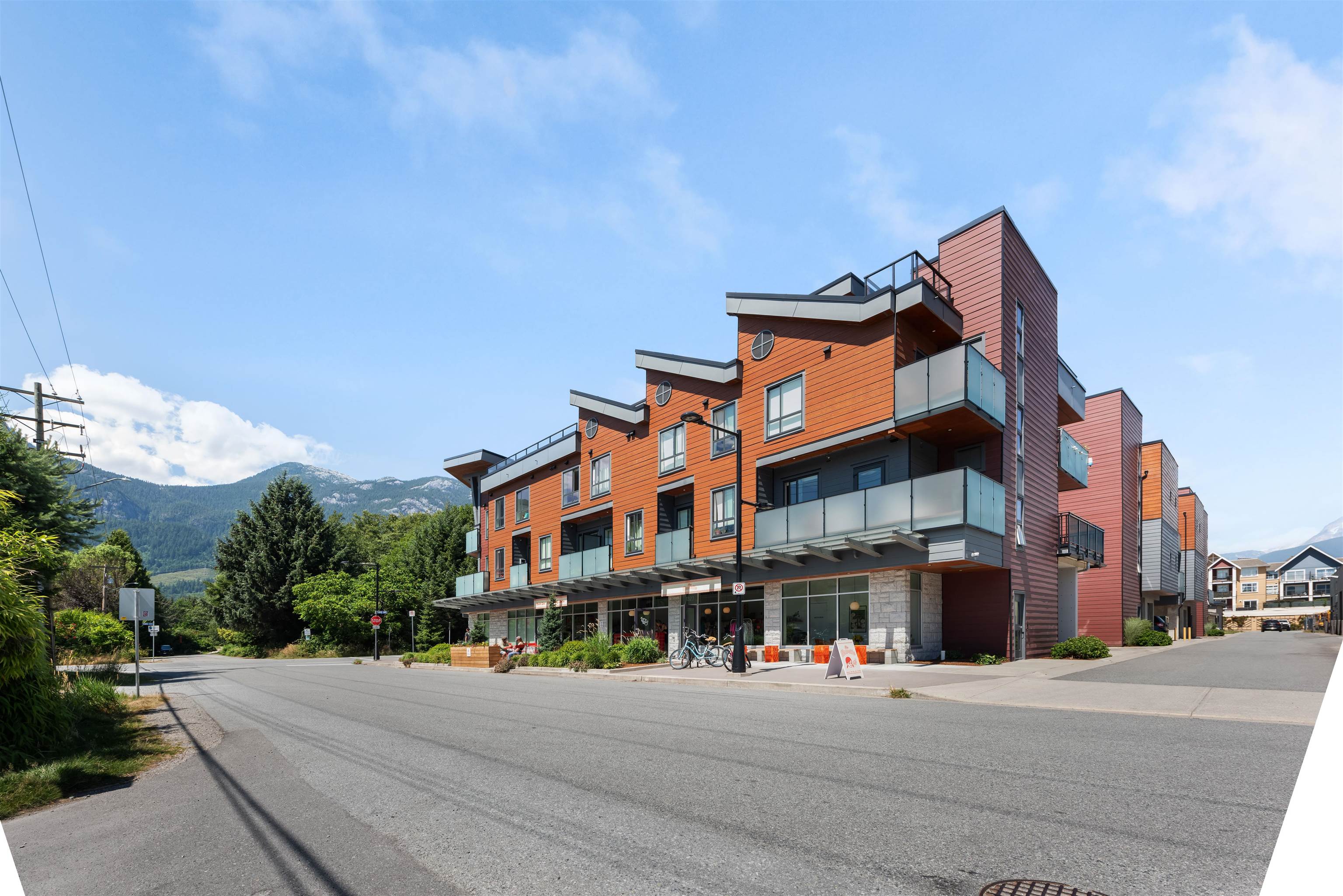 215 37808 THIRD AVENUE Unit: 215