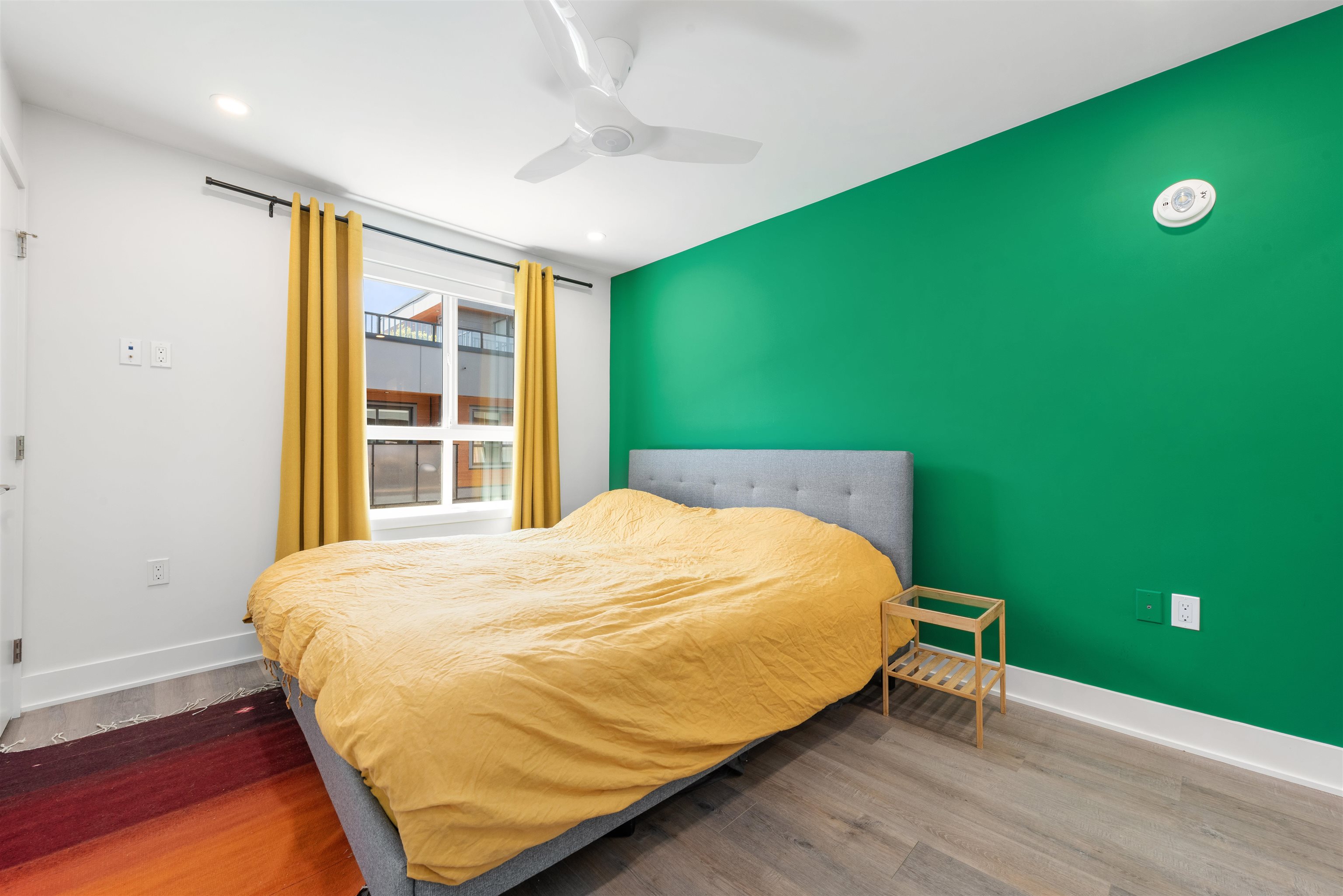 215 37808 THIRD AVENUE Unit: 215