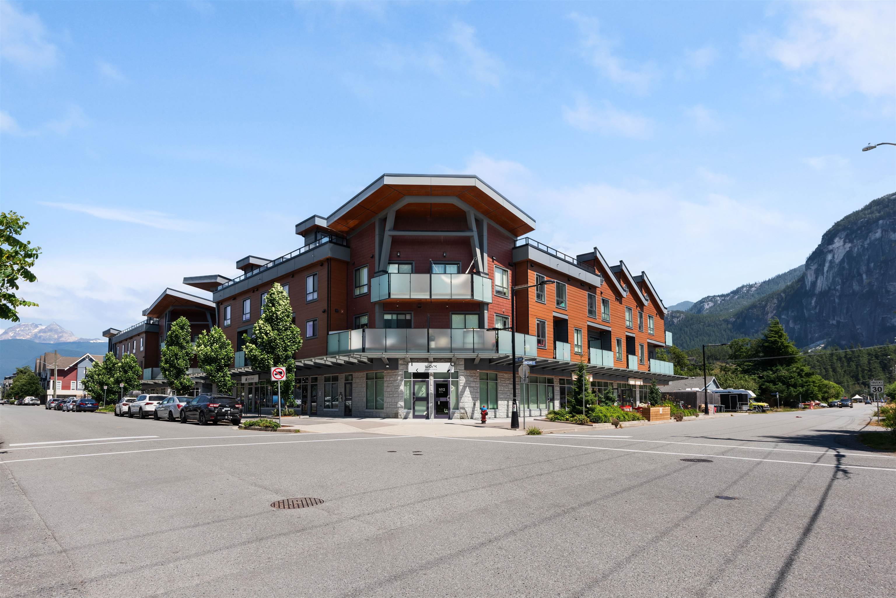 215 37808 THIRD AVENUE Unit: 215