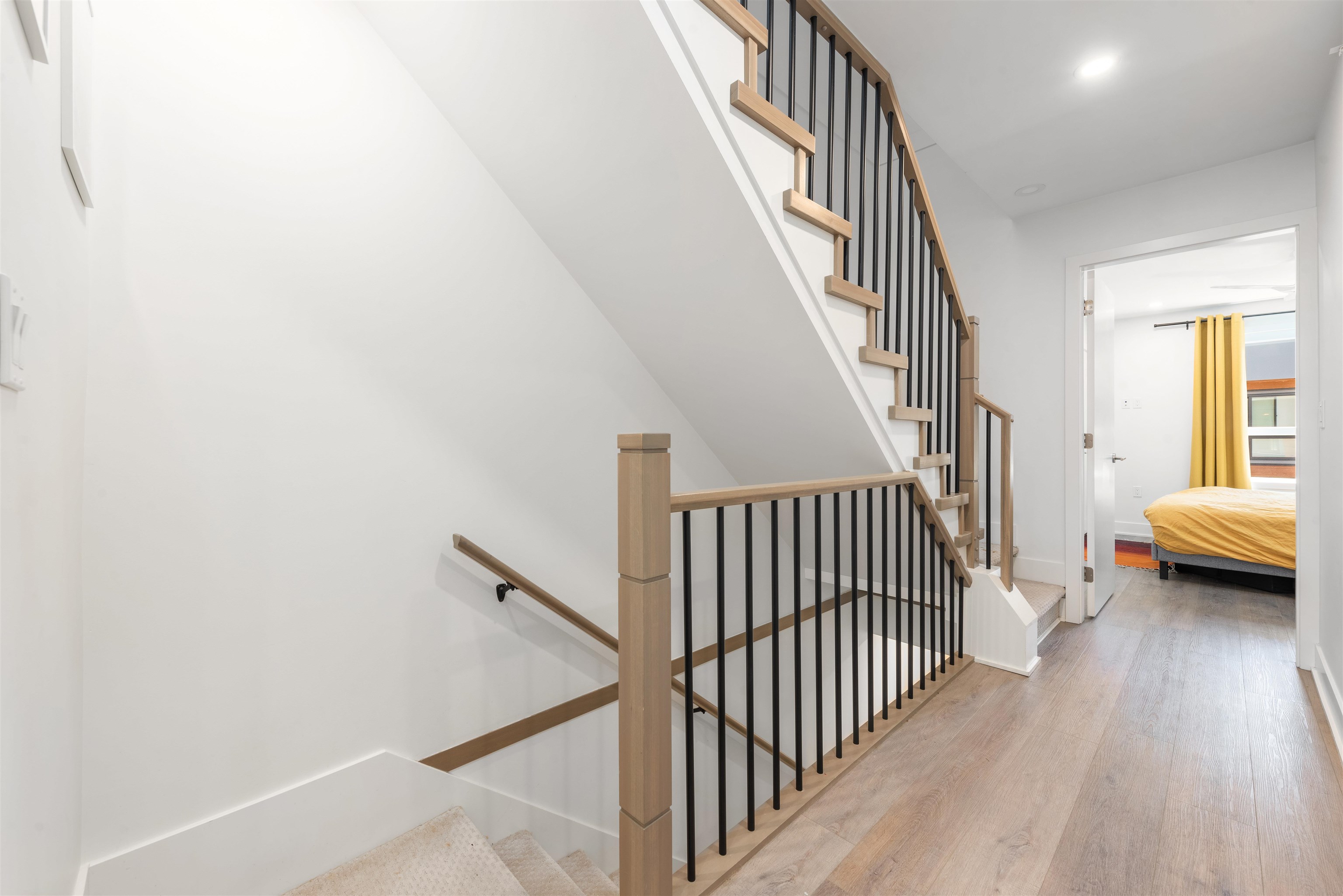 215 37808 THIRD AVENUE Unit: 215