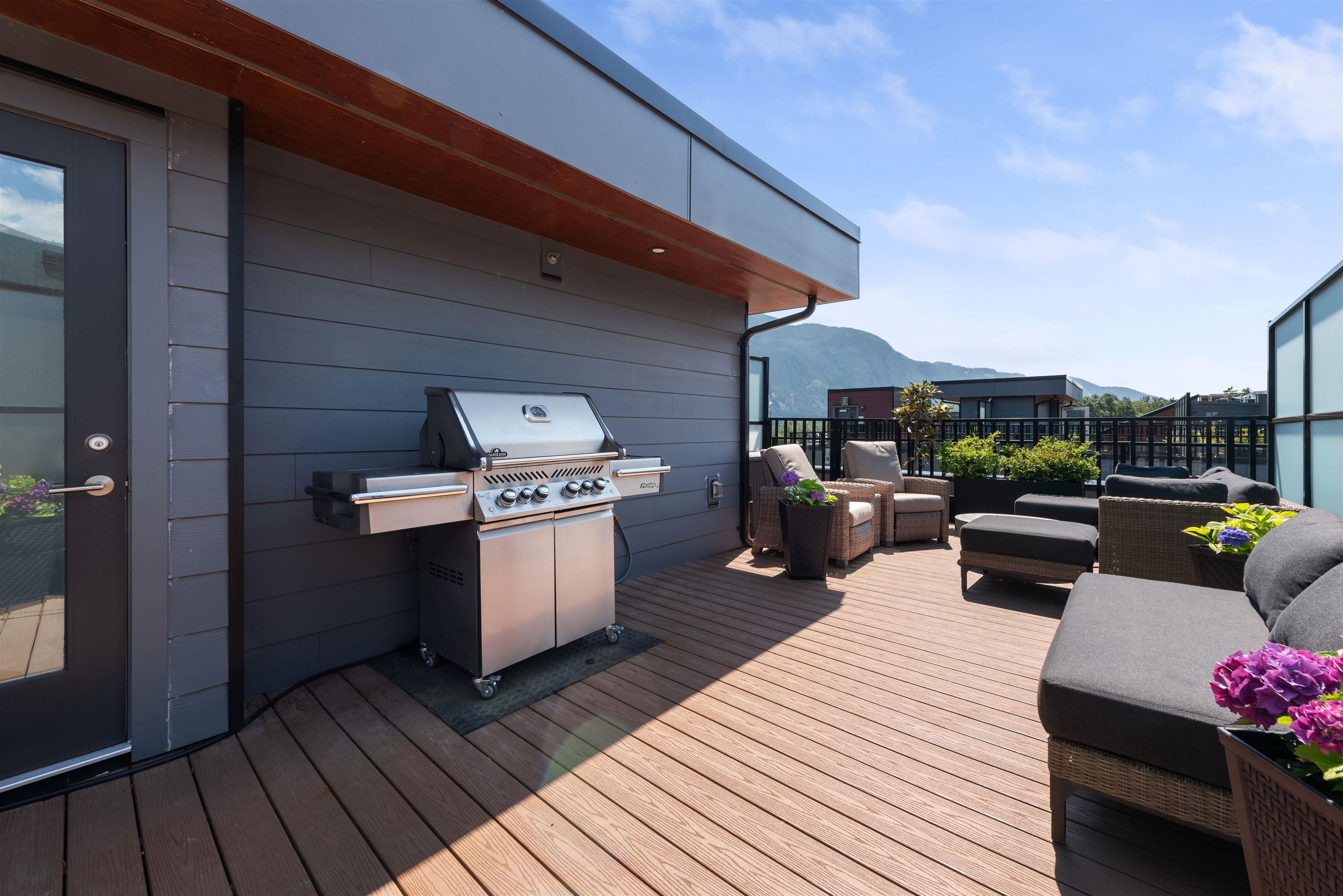 215 37808 THIRD AVENUE Unit: 215