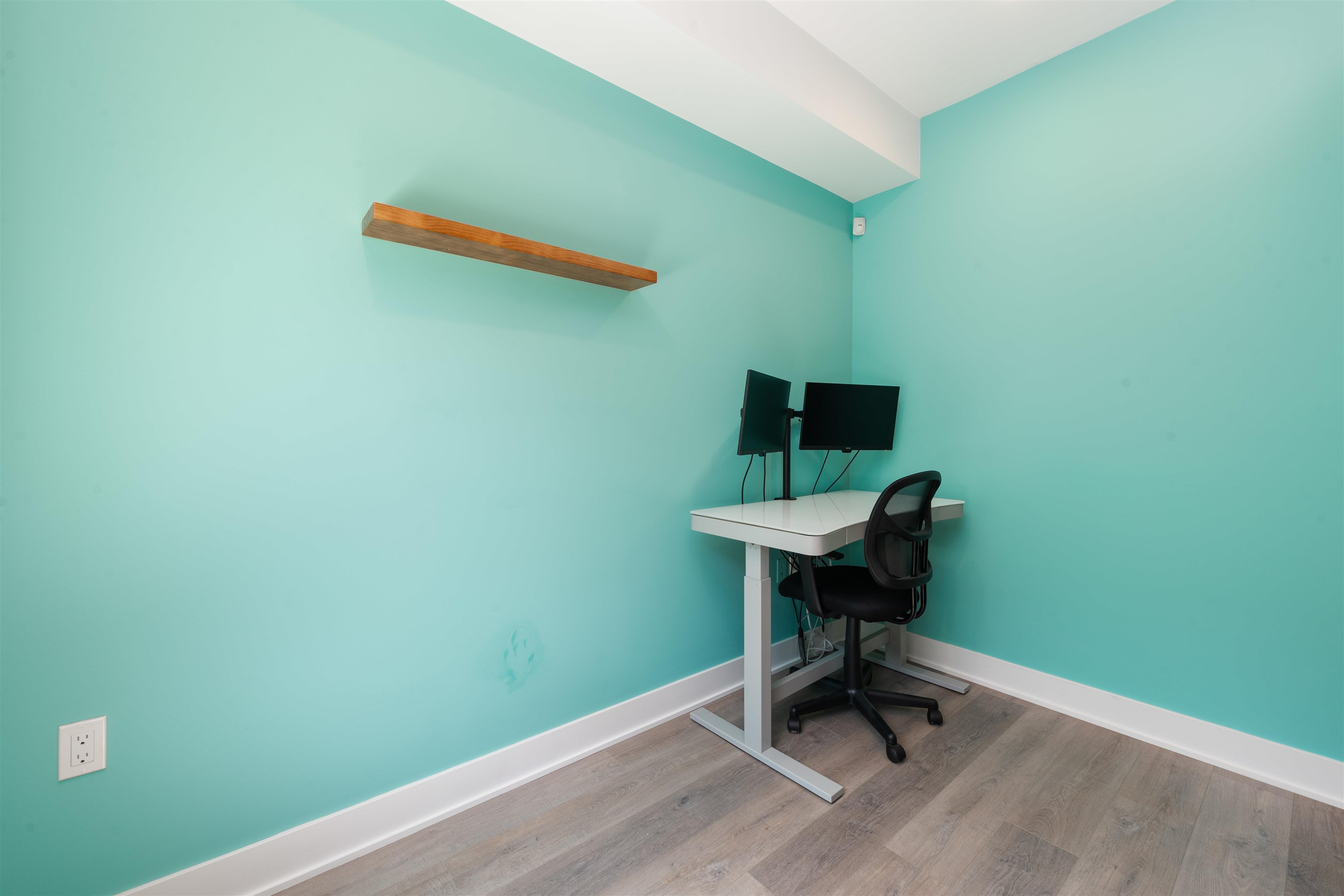 215 37808 THIRD AVENUE Unit: 215