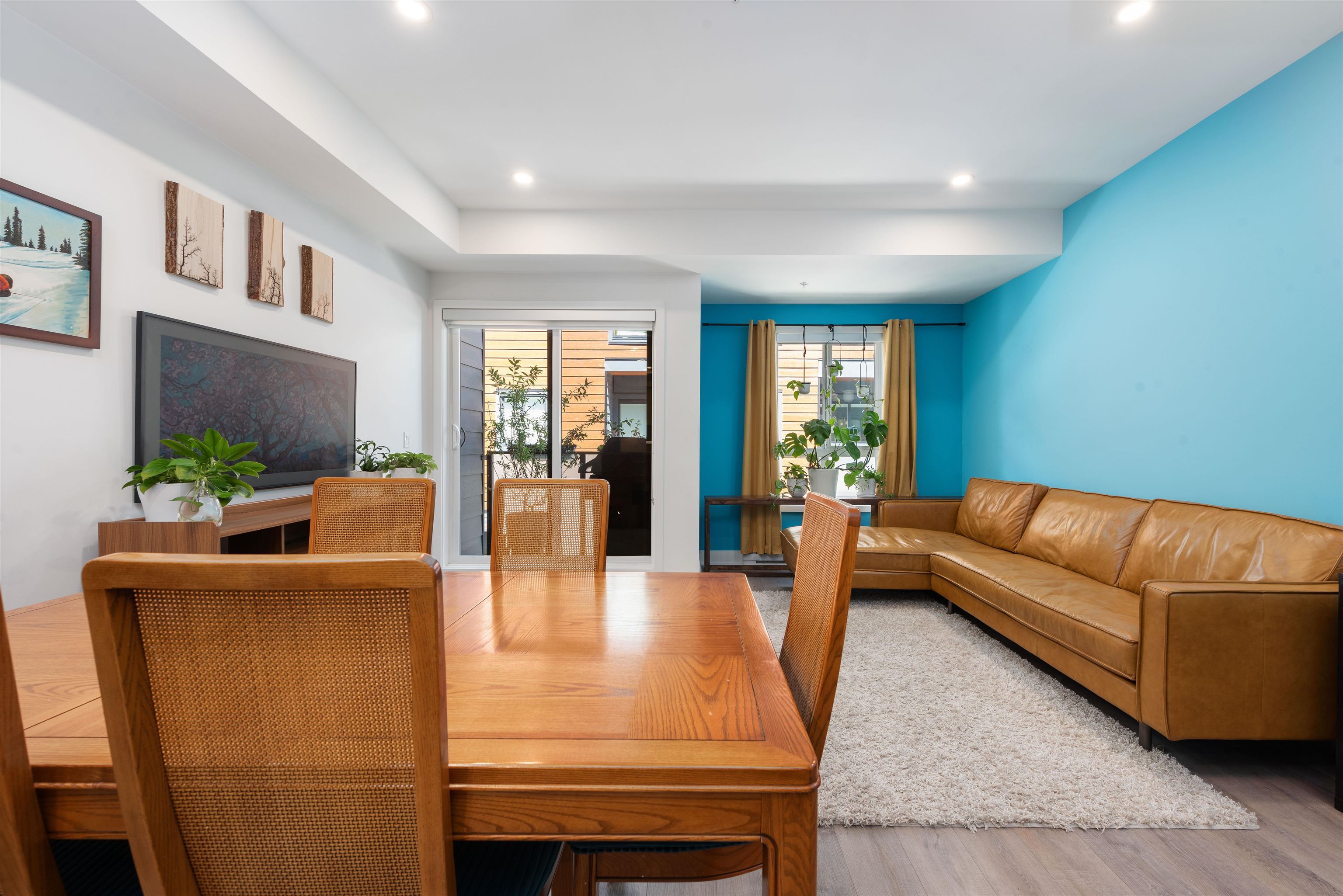 215 37808 THIRD AVENUE Unit: 215