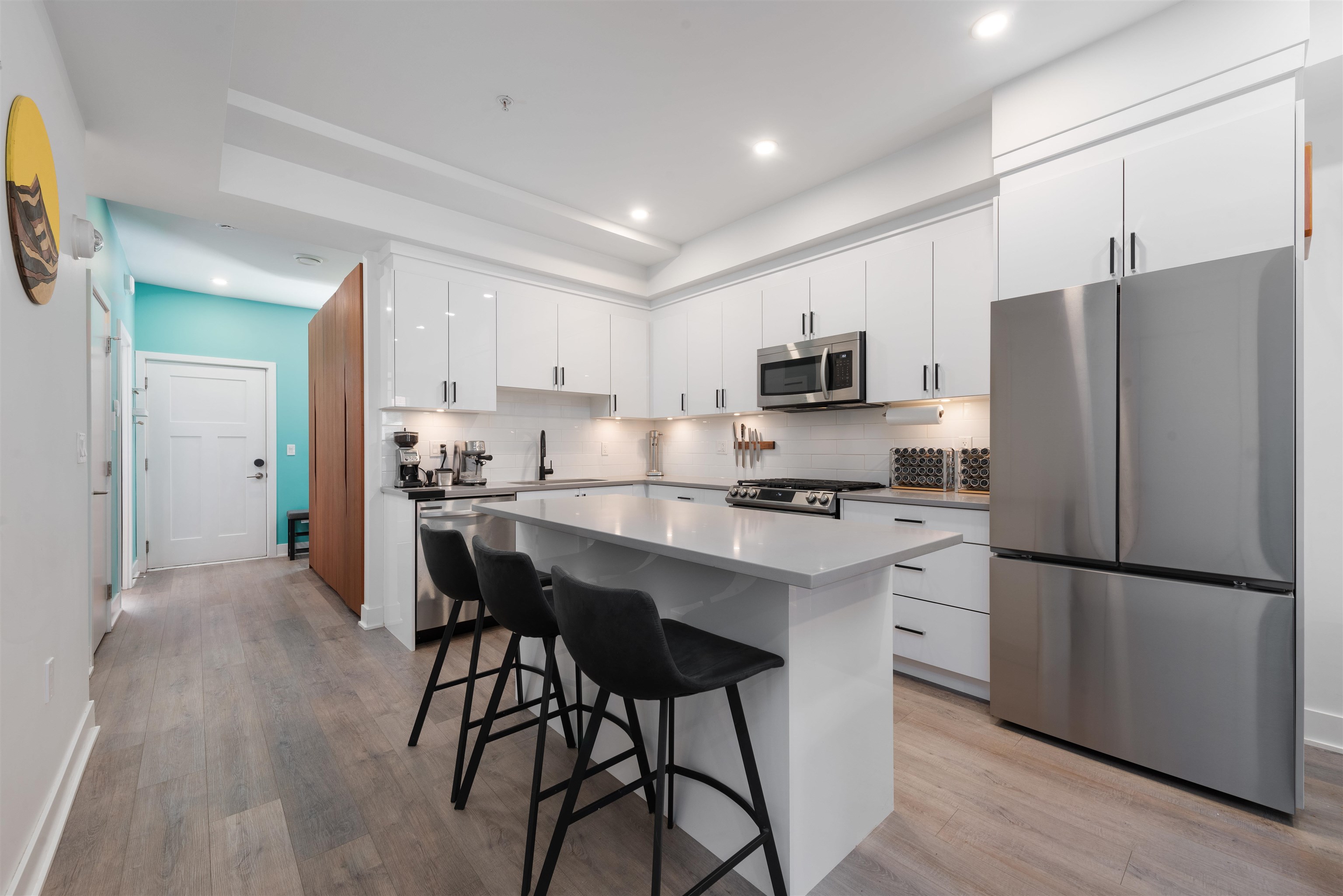 215 37808 THIRD AVENUE Unit: 215