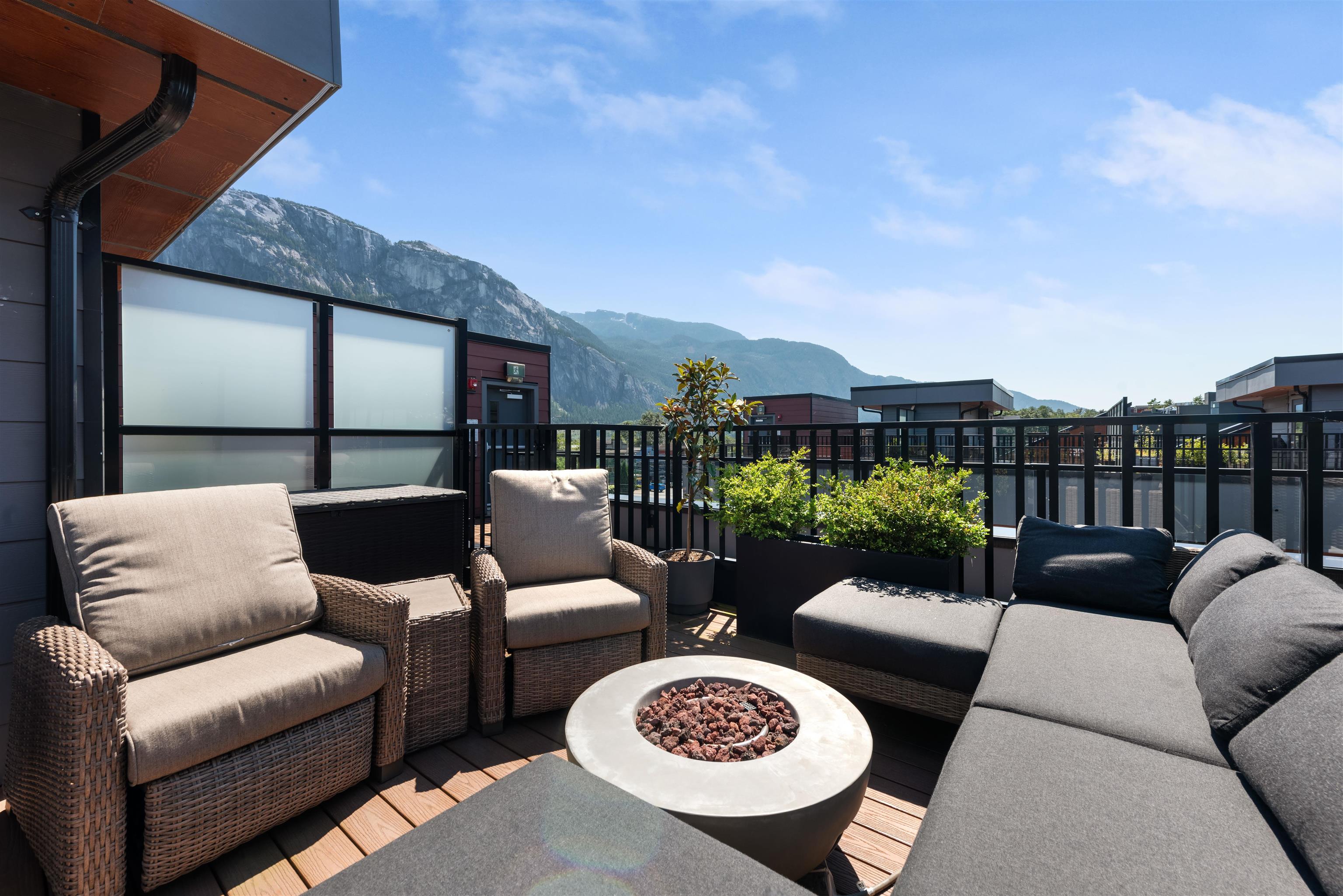 215 37808 THIRD AVENUE Unit: 215