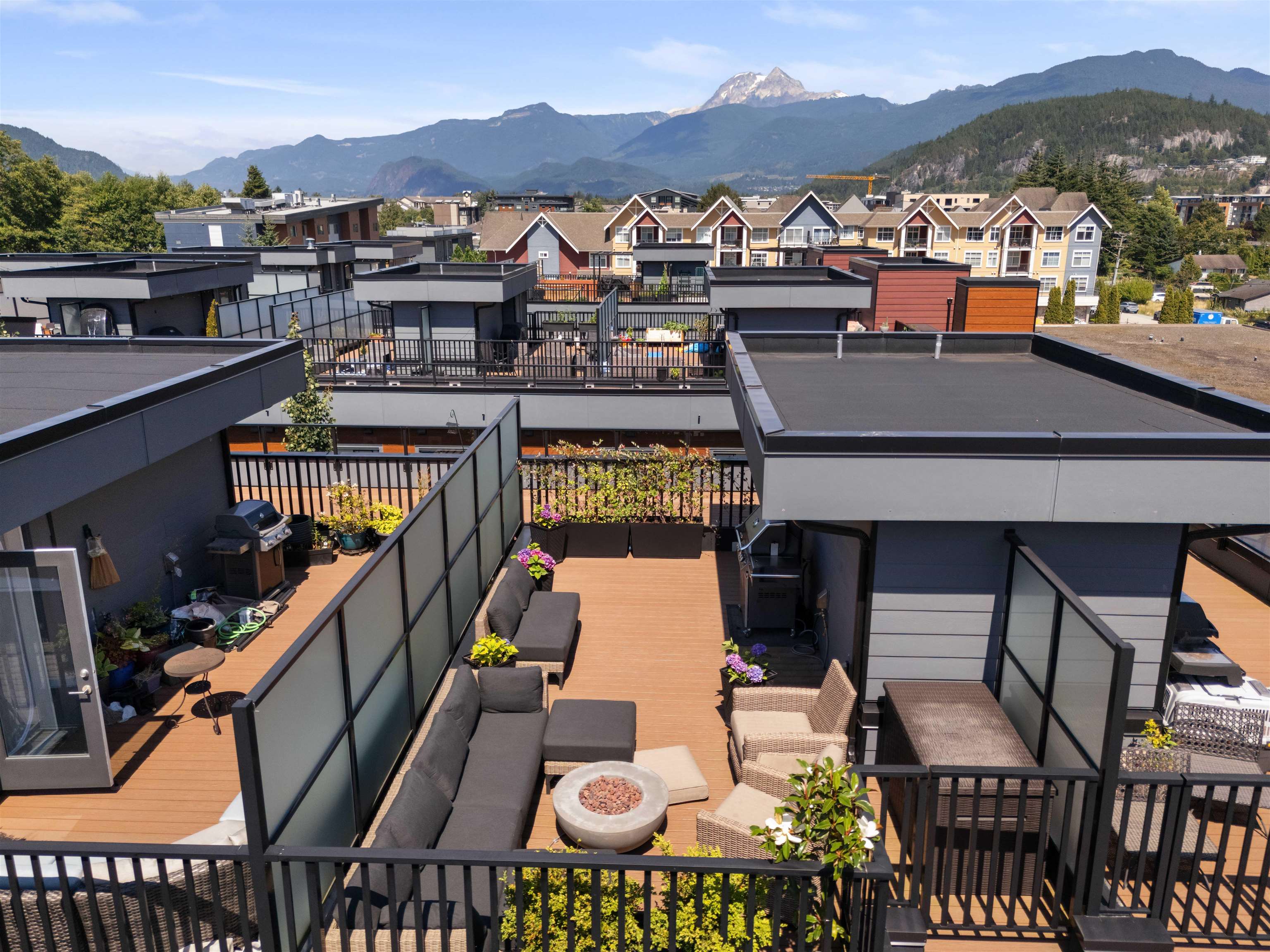 215 37808 THIRD AVENUE Unit: 215