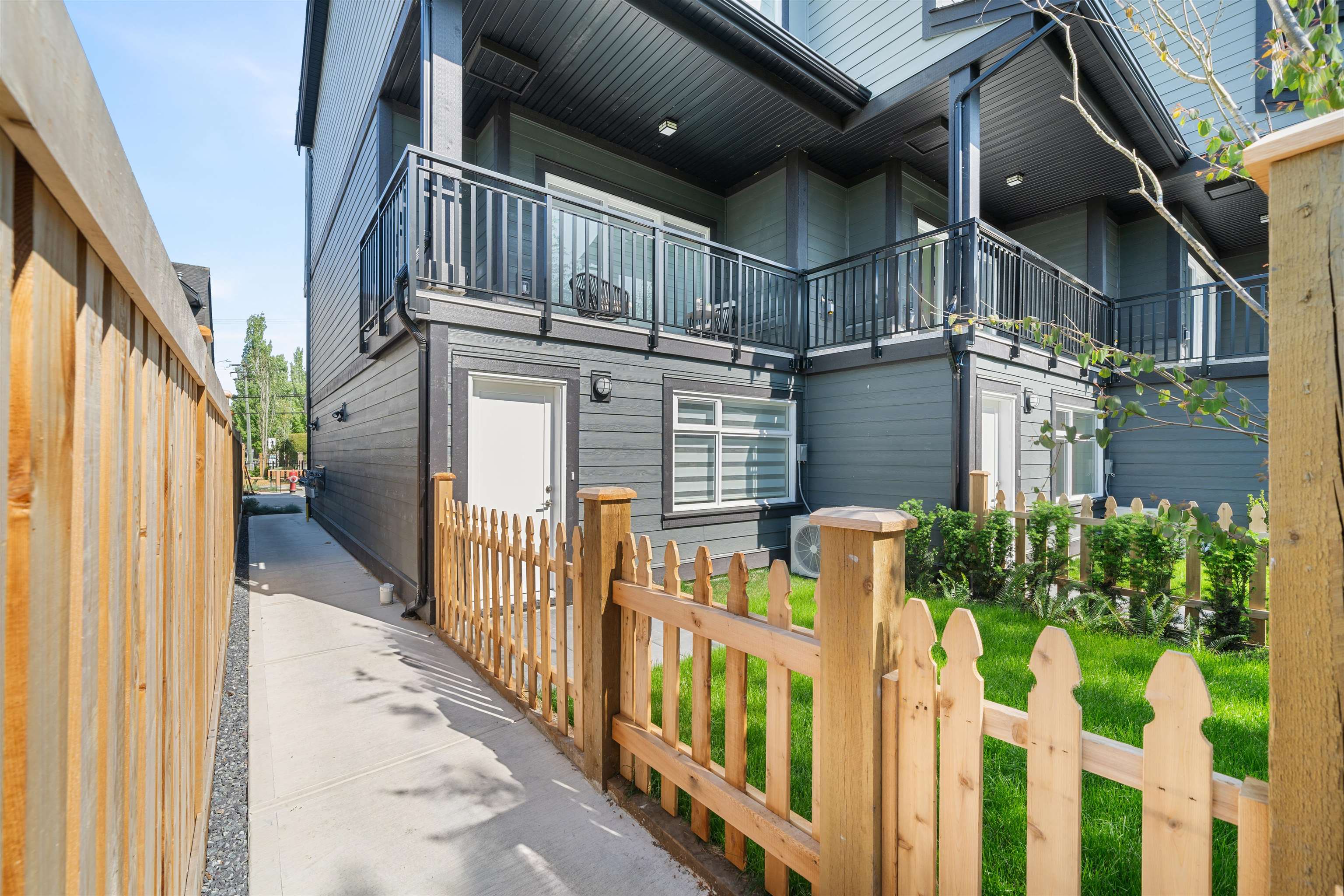1 22551 WESTMINSTER HIGHWAY Unit: 1