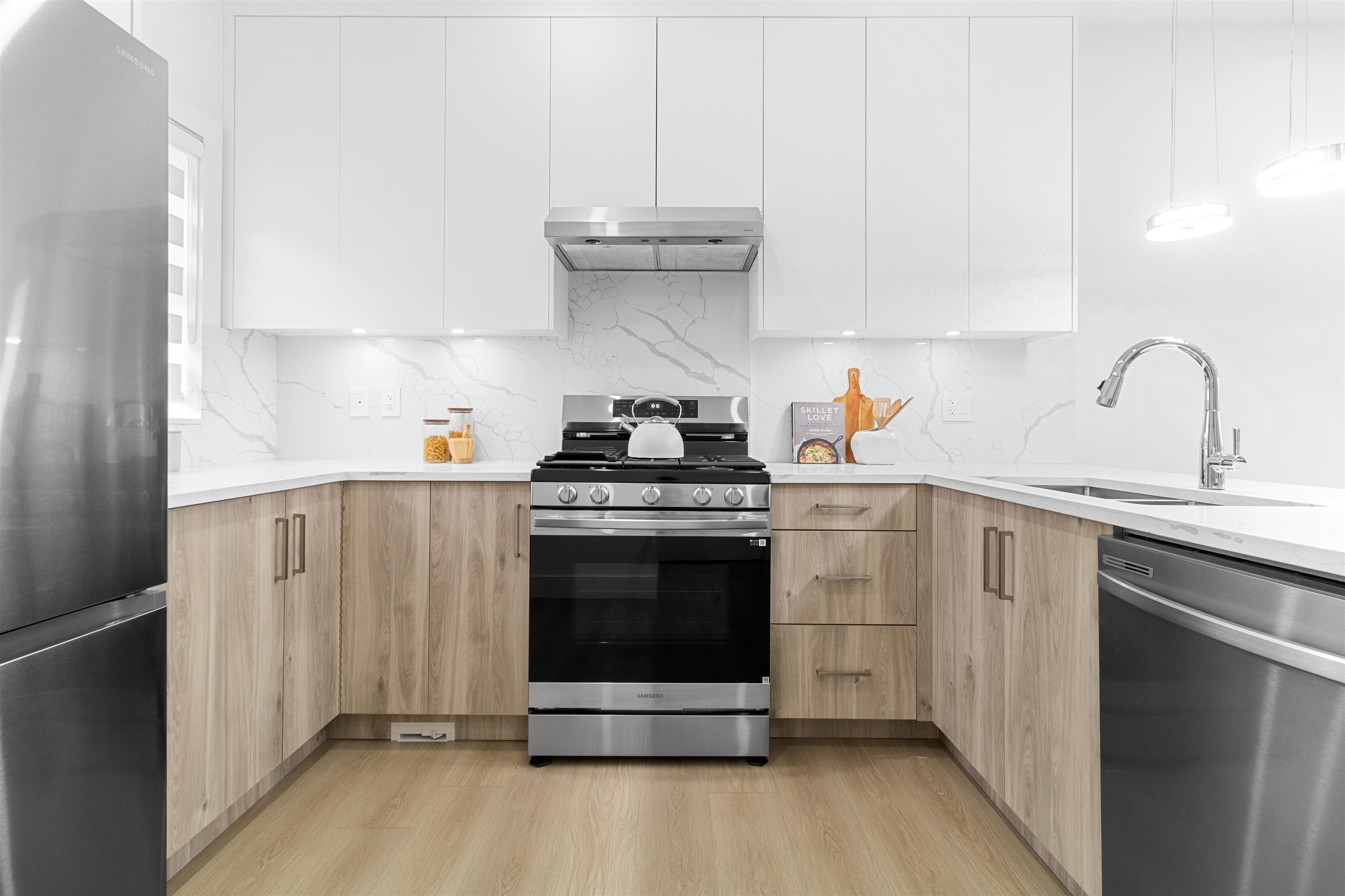 1 22551 WESTMINSTER HIGHWAY Unit: 1