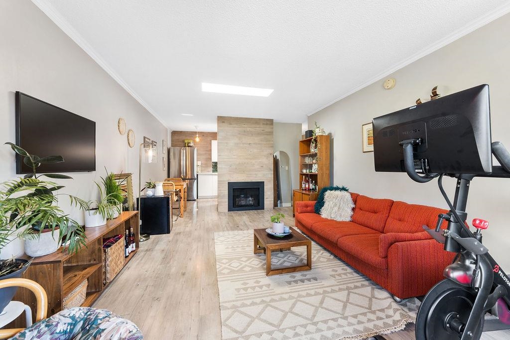 305 440 E 5TH AVENUE Unit: 305