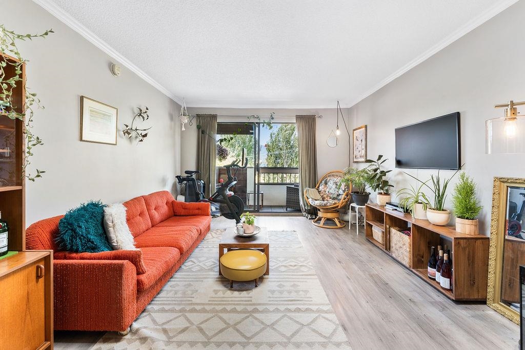 305 440 E 5TH AVENUE Unit: 305