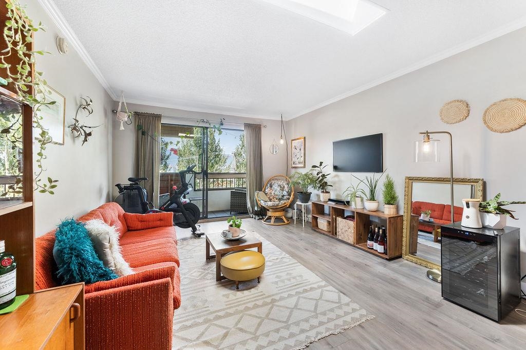 305 440 E 5TH AVENUE Unit: 305