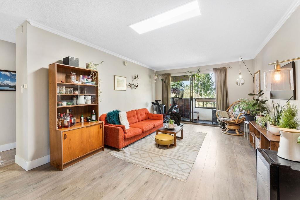 305 440 E 5TH AVENUE Unit: 305