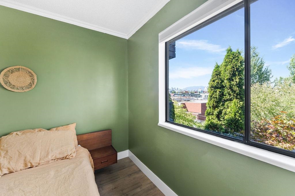 305 440 E 5TH AVENUE Unit: 305