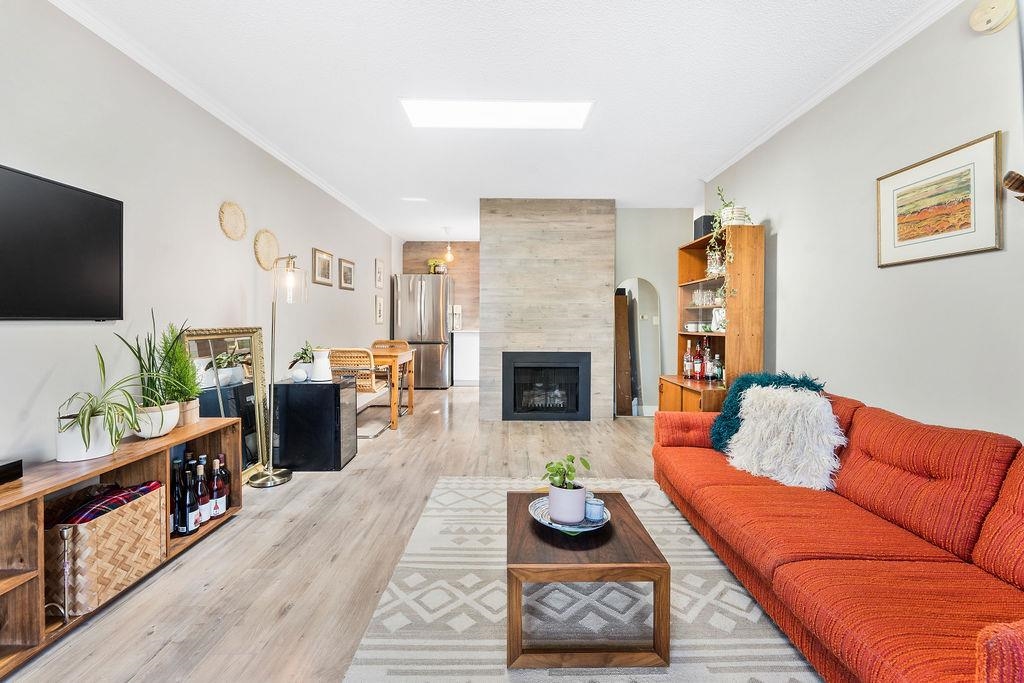305 440 E 5TH AVENUE Unit: 305