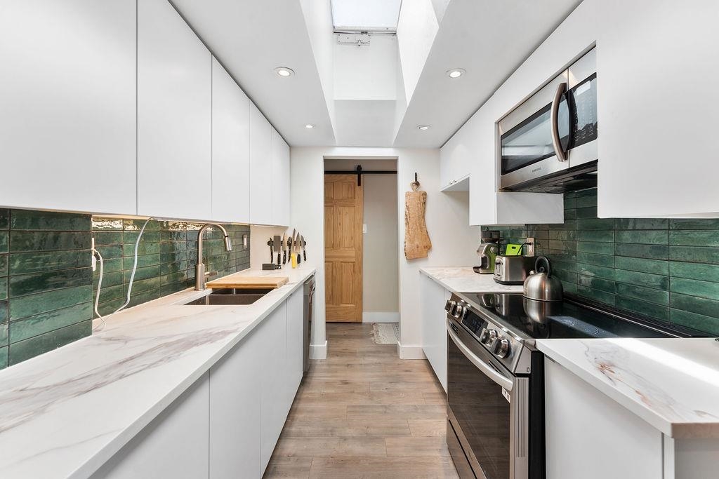 305 440 E 5TH AVENUE Unit: 305