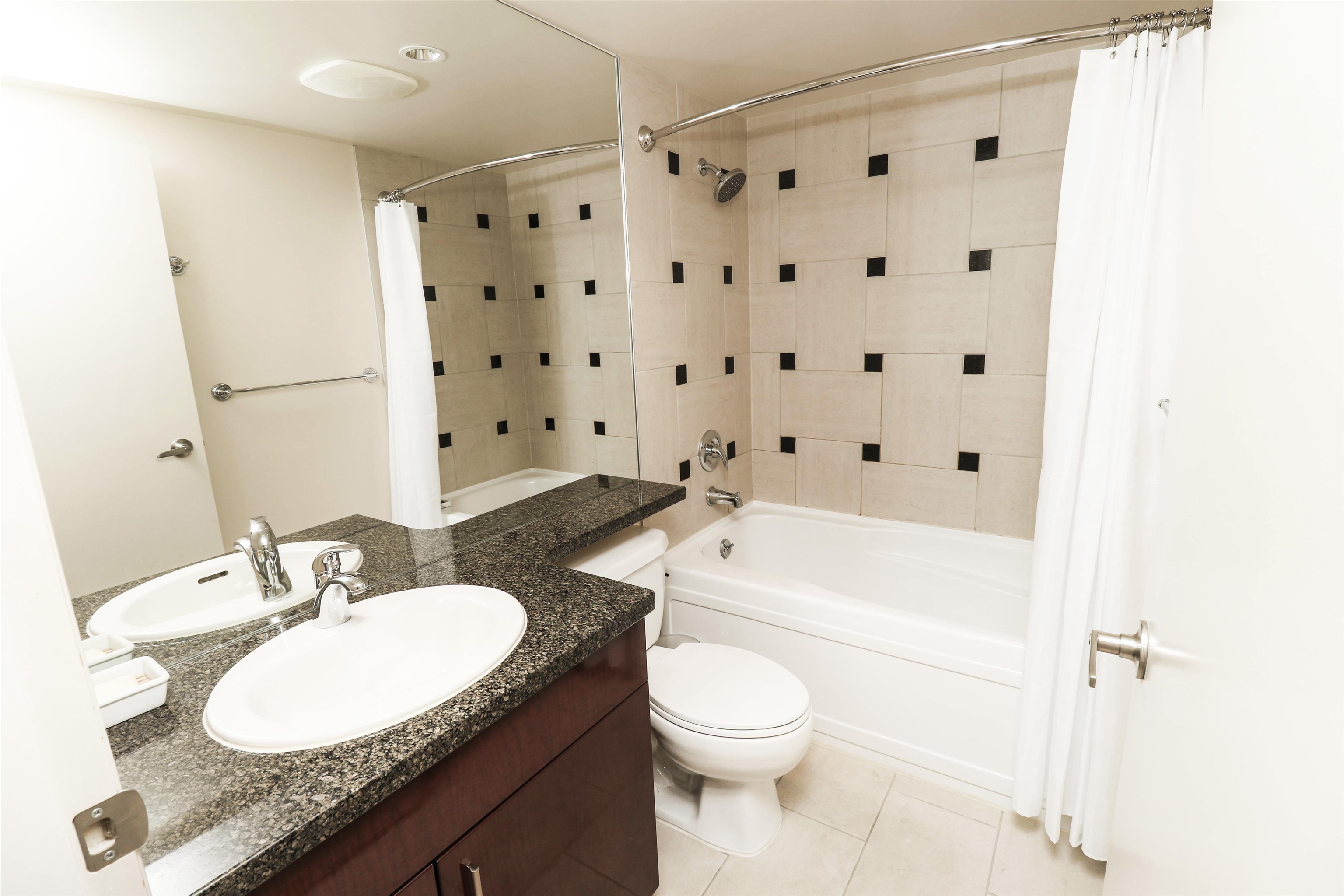 707 1067 MARINASIDE CRESCENT Unit: 707
