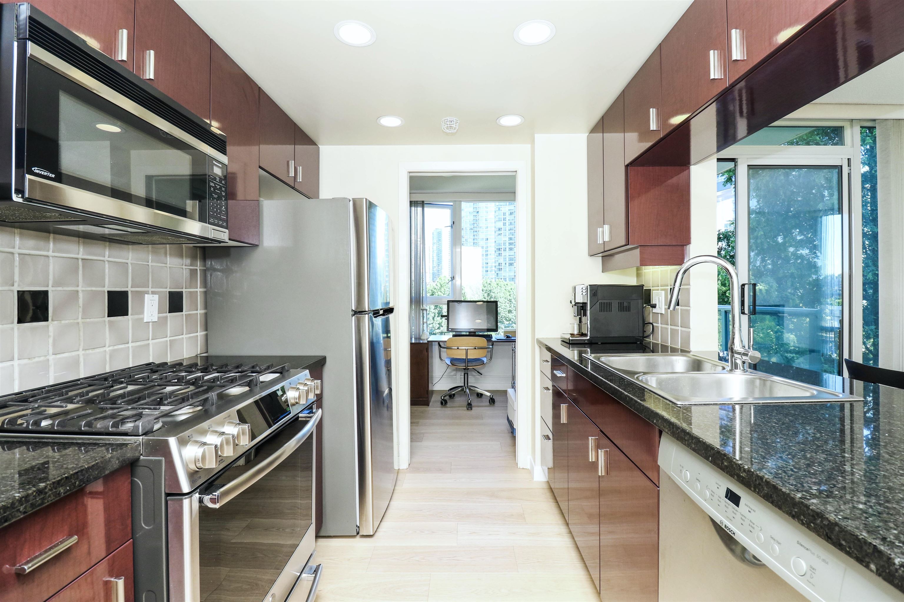 707 1067 MARINASIDE CRESCENT Unit: 707