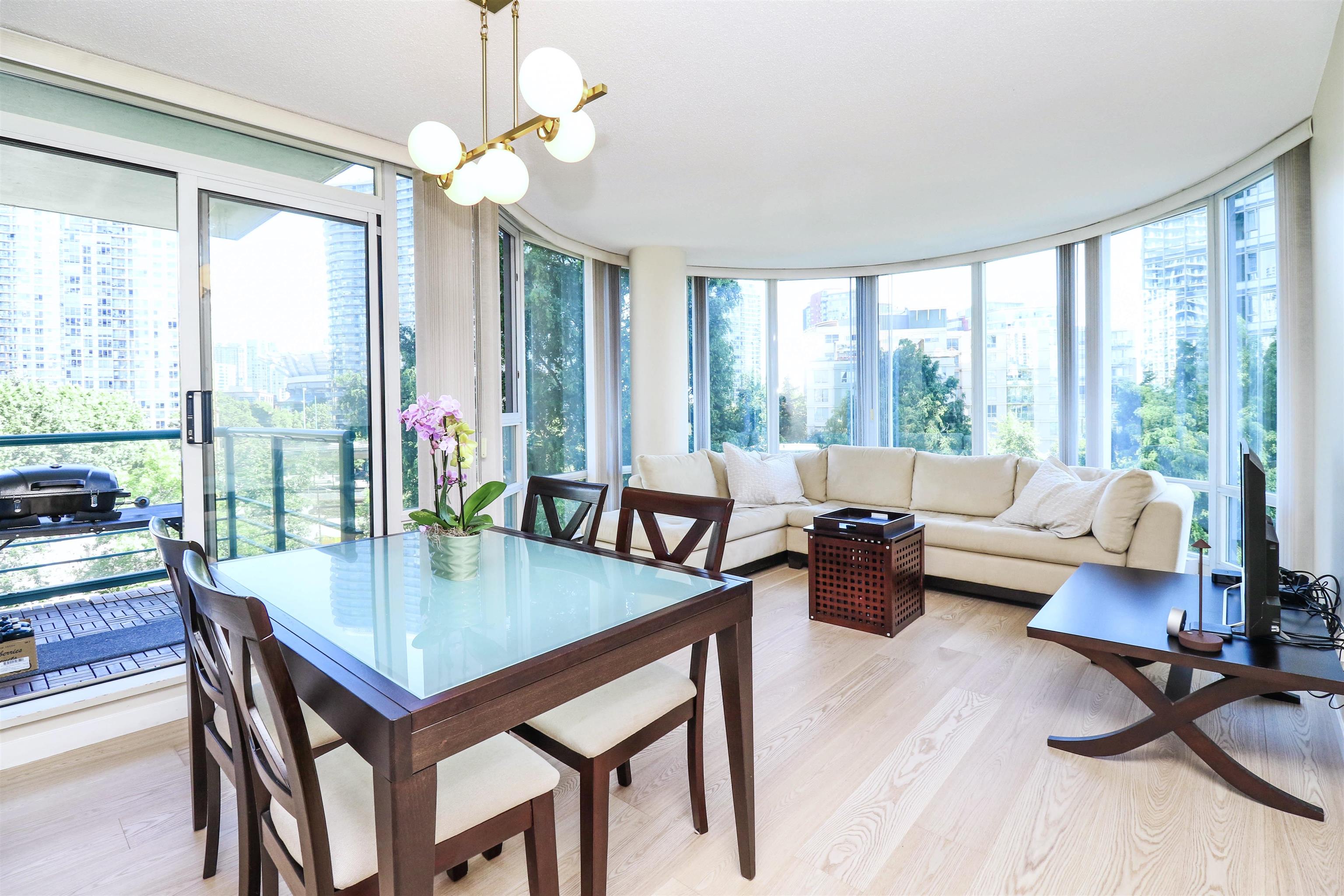 707 1067 MARINASIDE CRESCENT Unit: 707