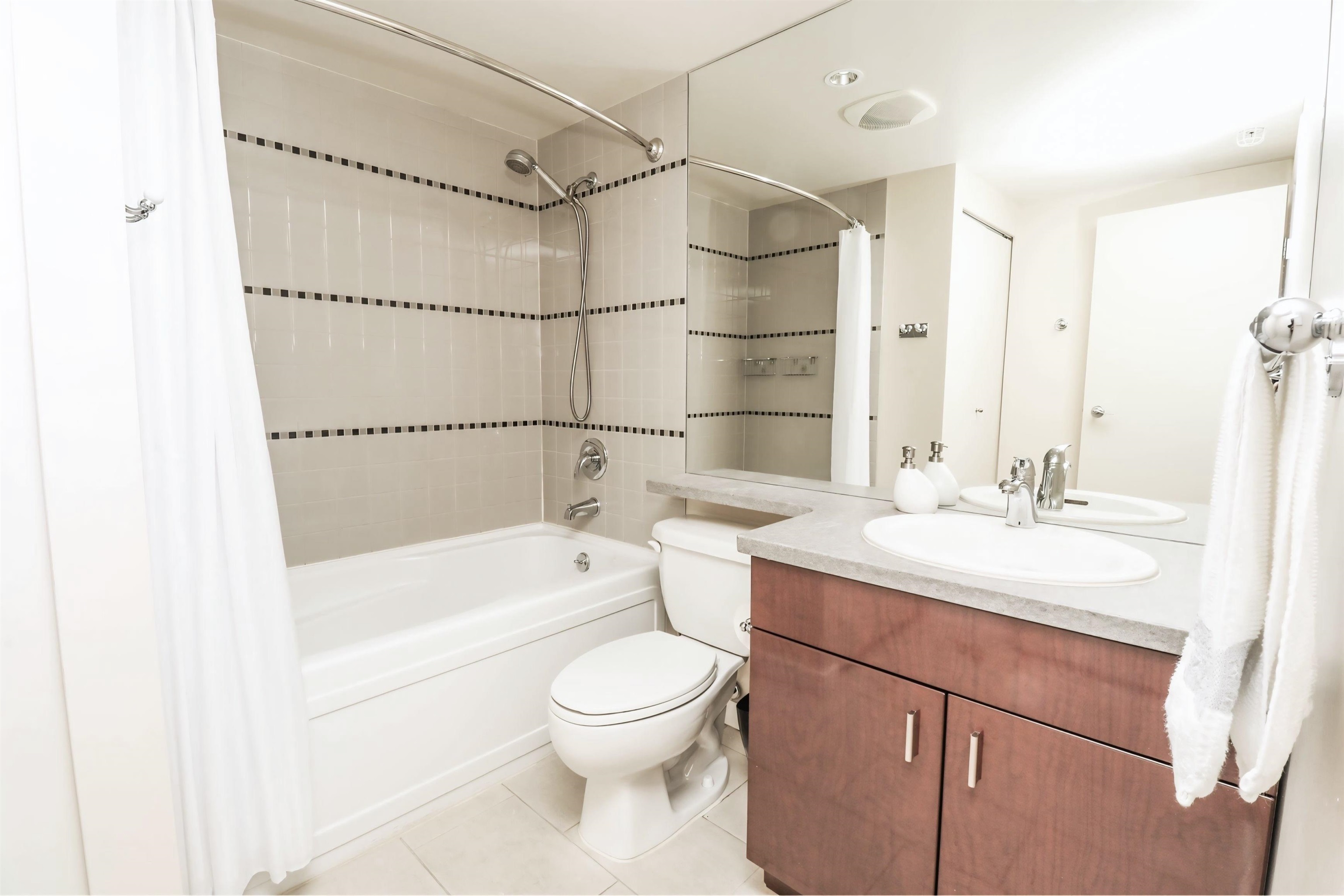 707 1067 MARINASIDE CRESCENT Unit: 707