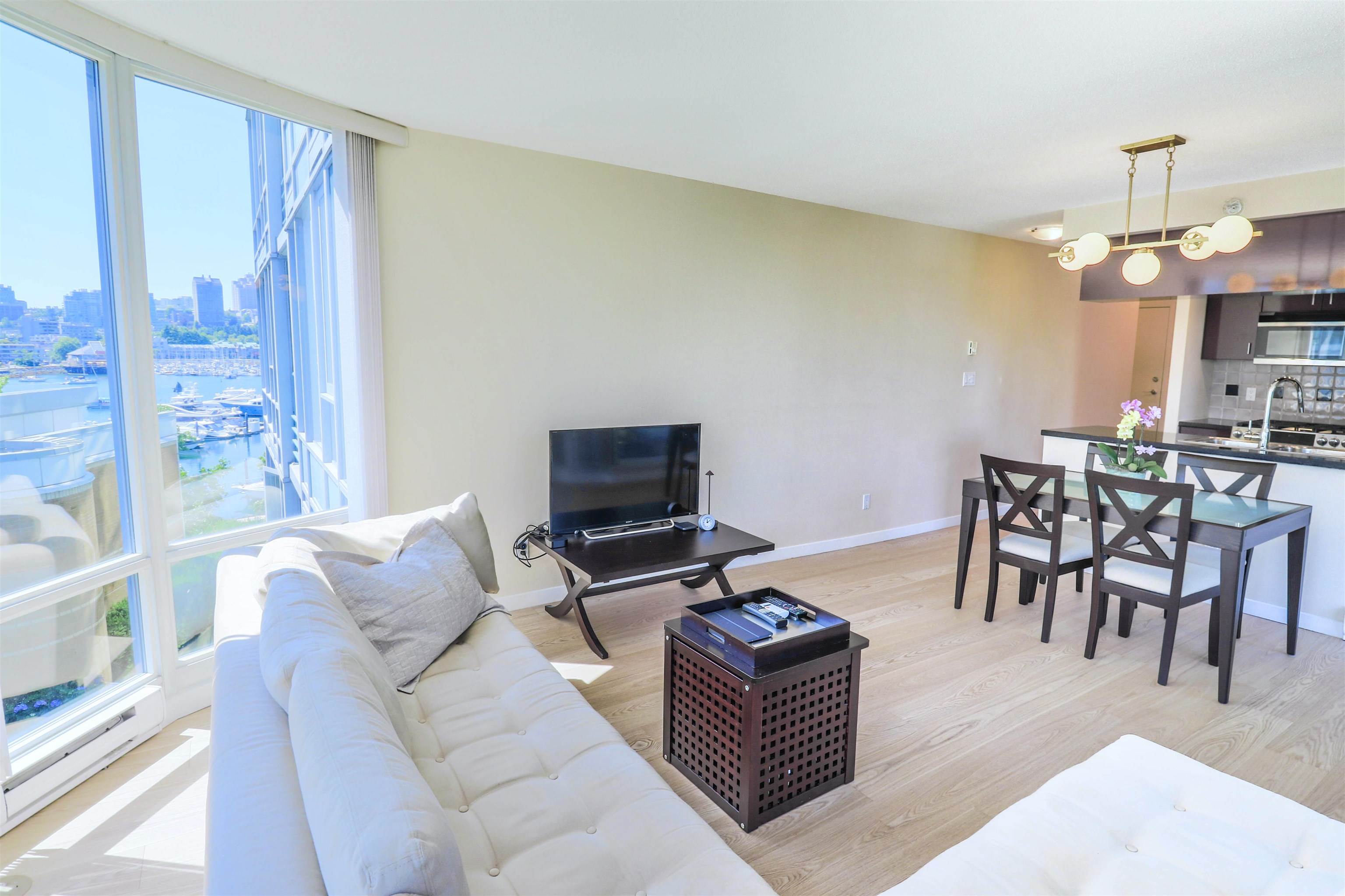 707 1067 MARINASIDE CRESCENT Unit: 707