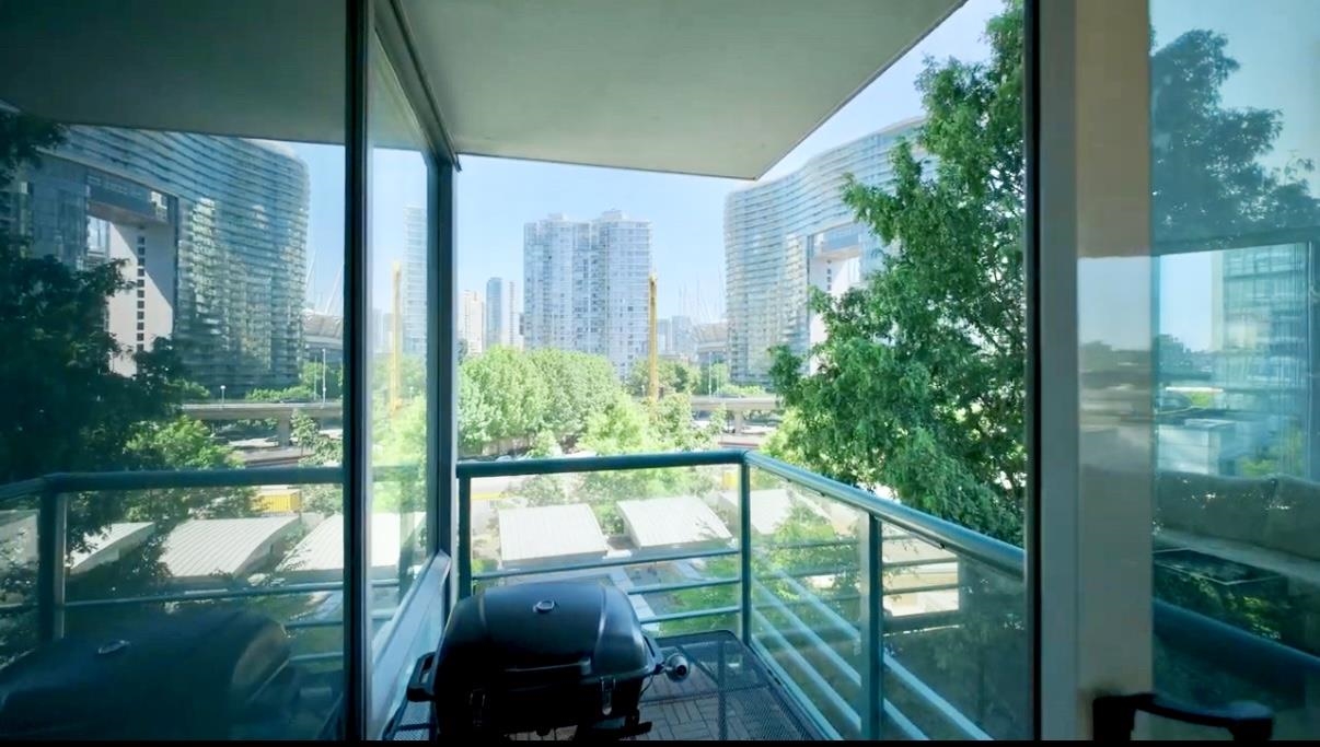 707 1067 MARINASIDE CRESCENT Unit: 707