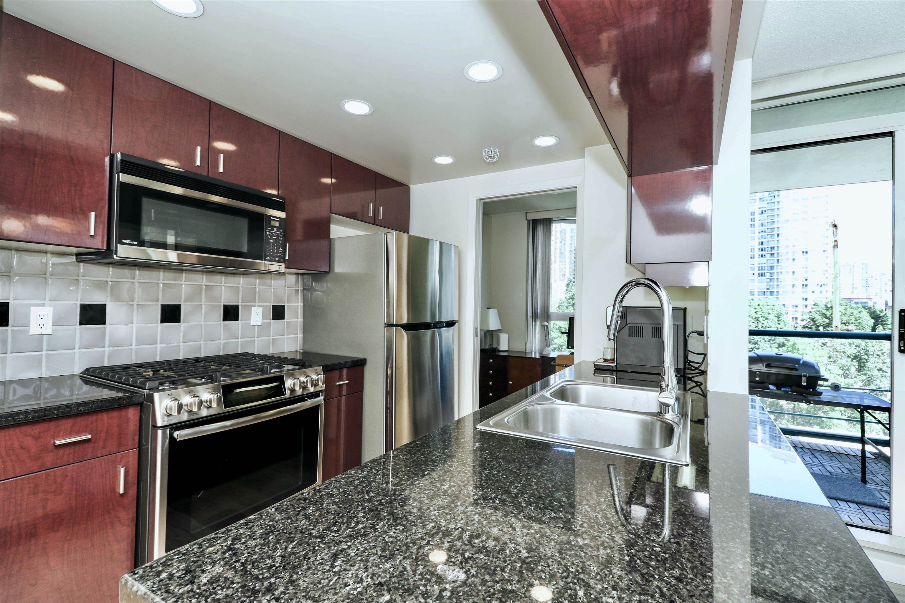 707 1067 MARINASIDE CRESCENT Unit: 707
