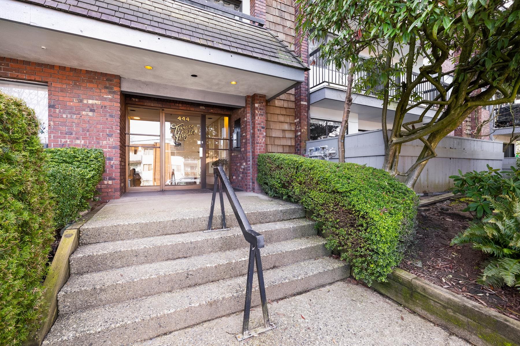 207 444 E 6TH AVENUE Unit: 207