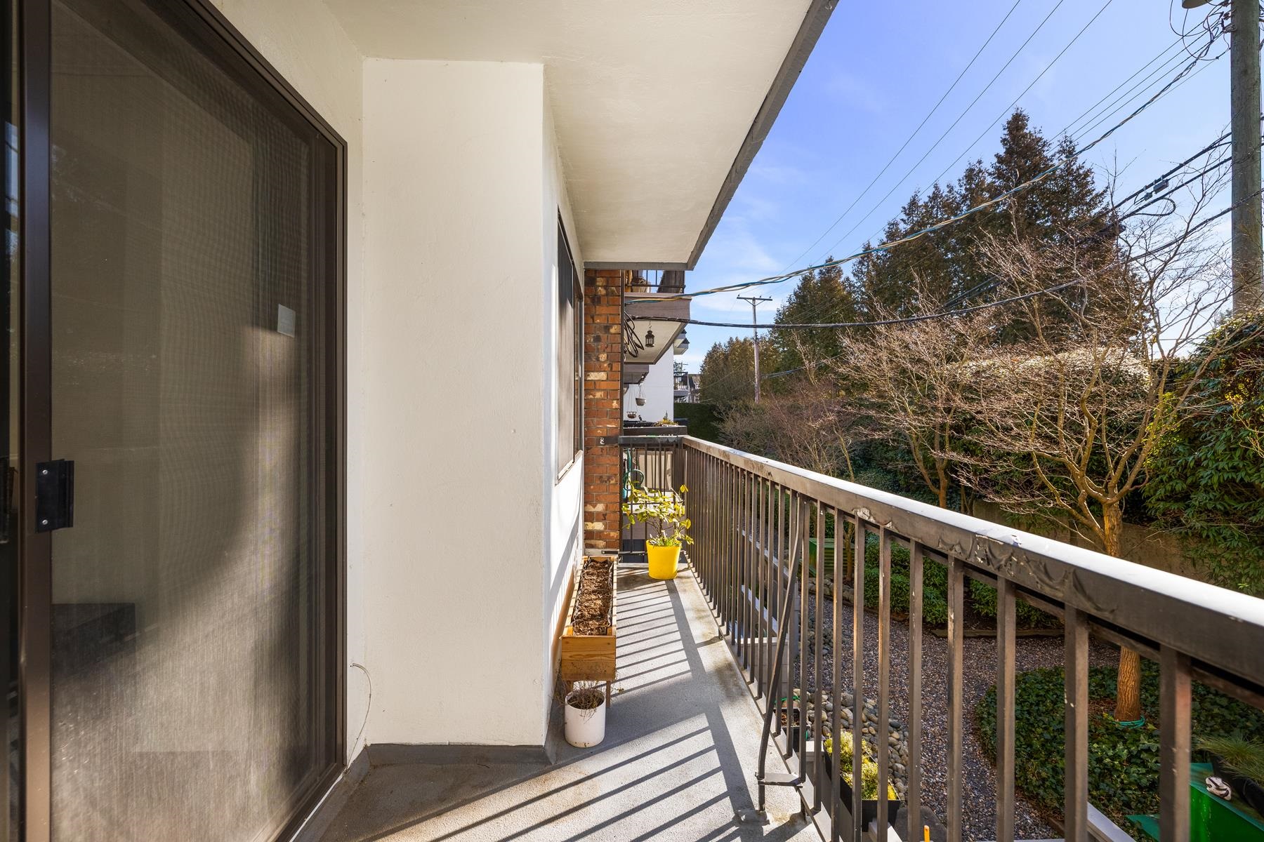 207 444 E 6TH AVENUE Unit: 207