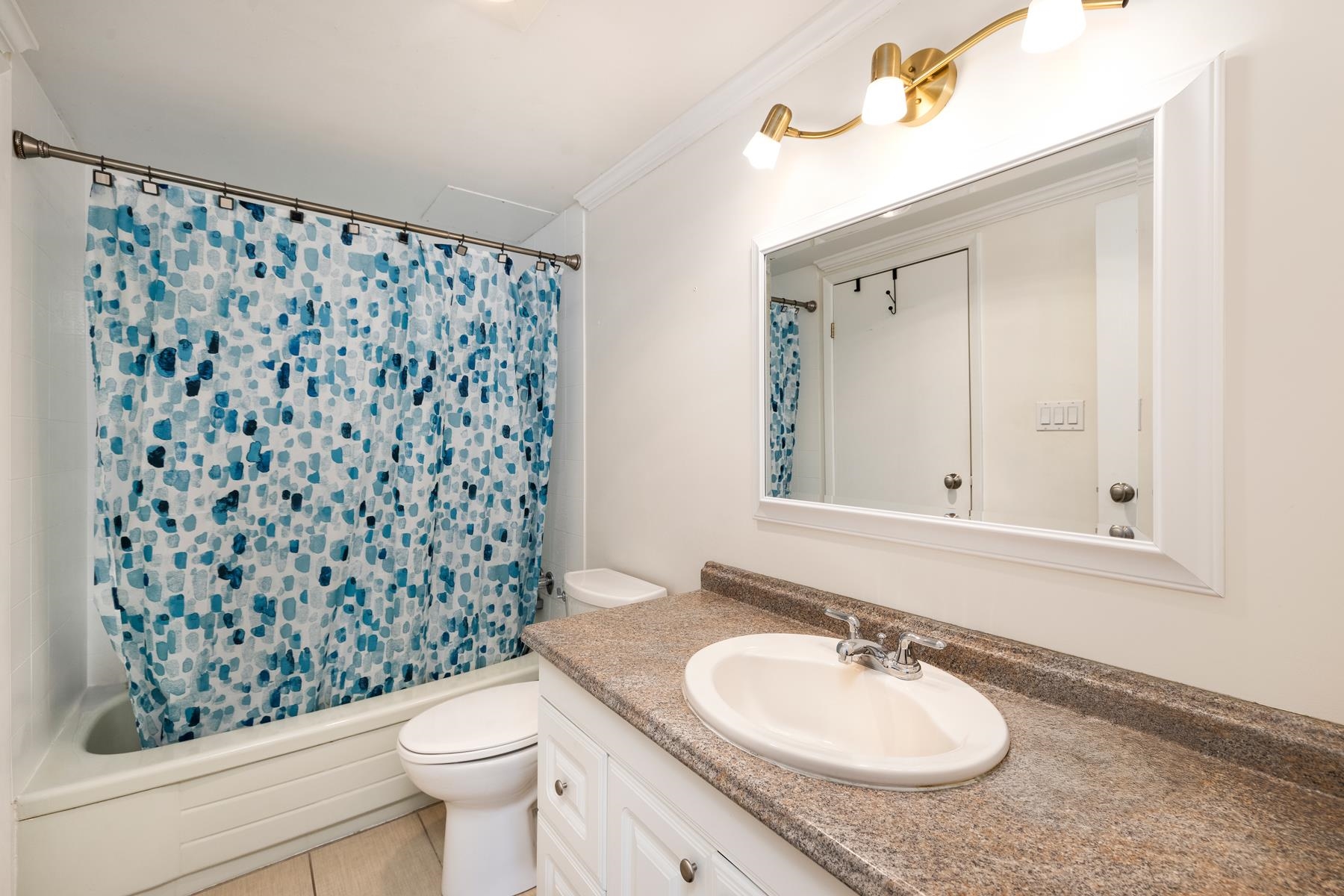 207 444 E 6TH AVENUE Unit: 207