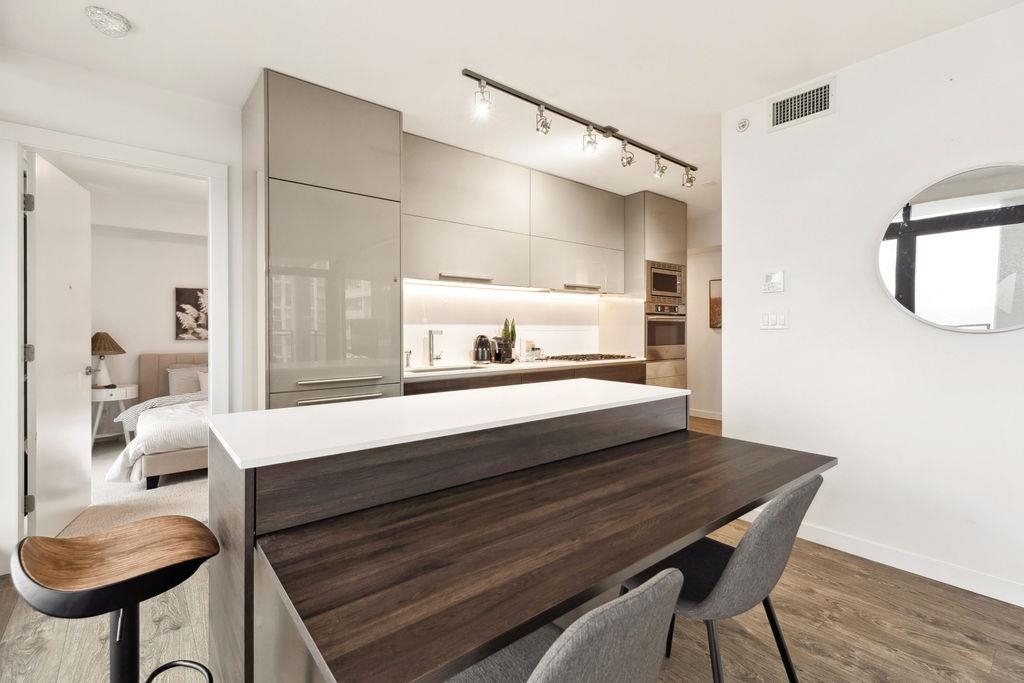 1603 2378 ALPHA AVENUE Unit: 1603