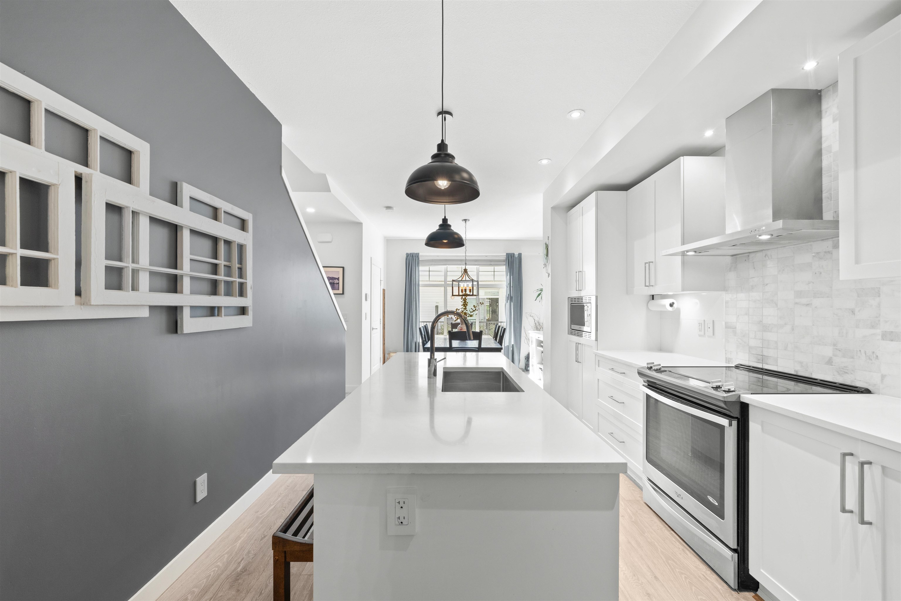 11 2550 156 STREET Unit: 11