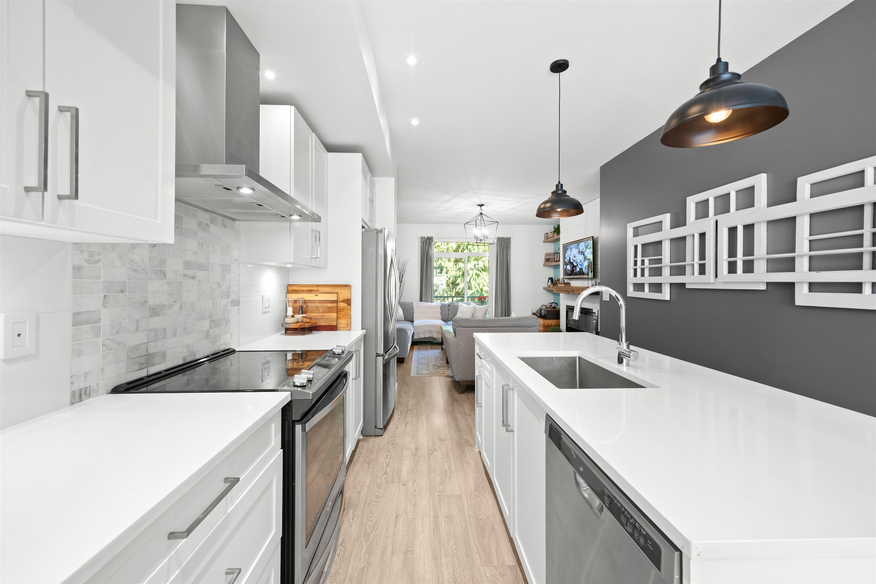 11 2550 156 STREET Unit: 11